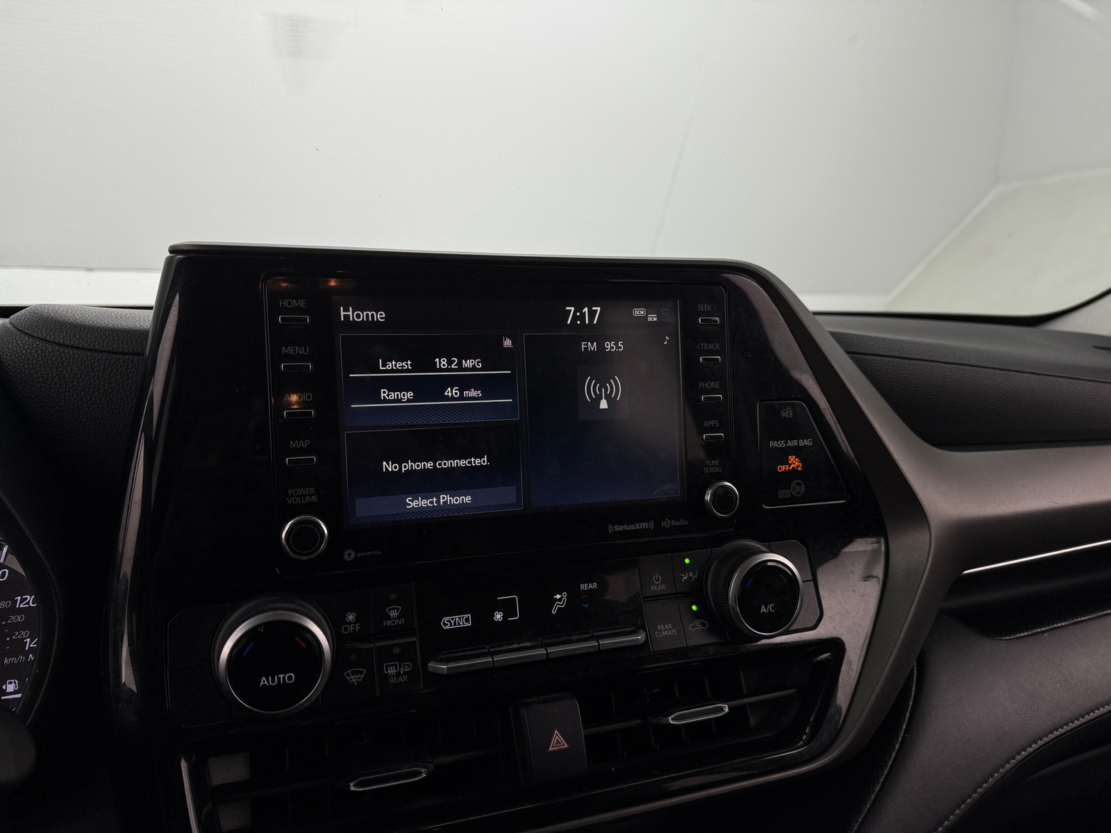 Thumbnail: 2020 Toyota Highlander - 4