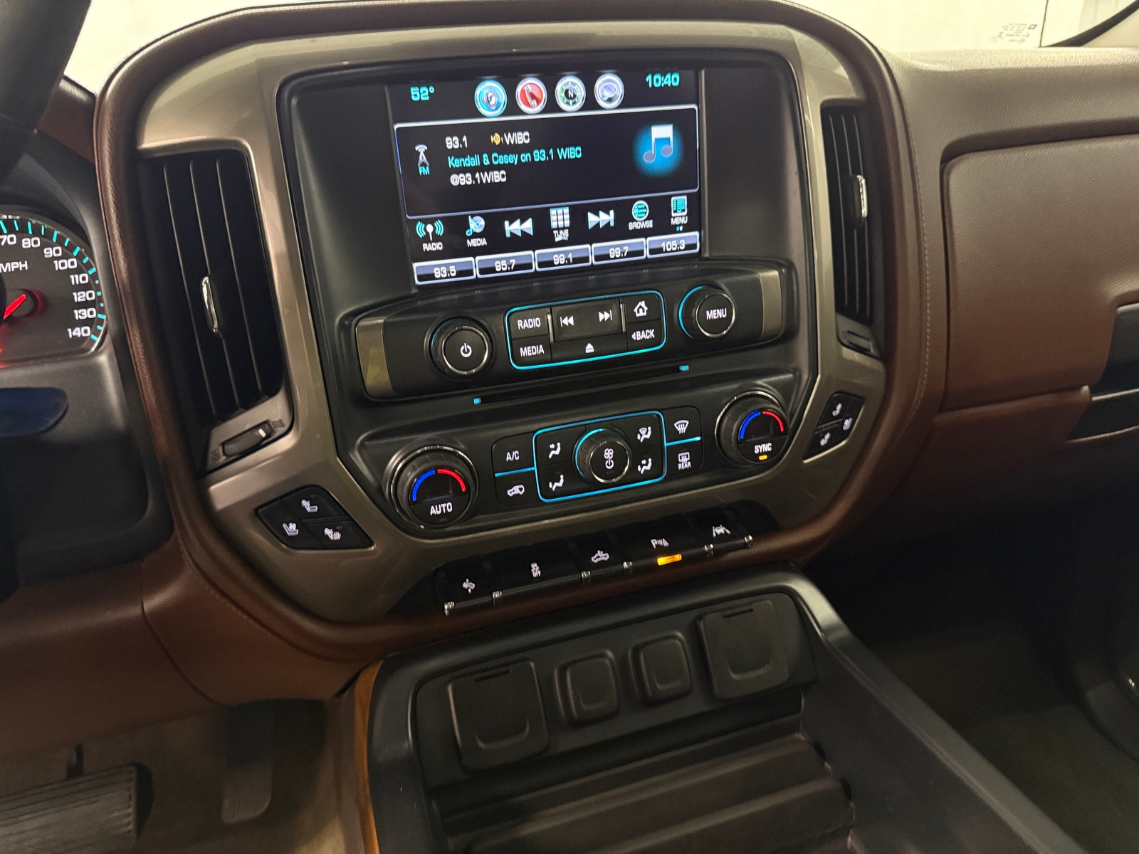 Thumbnail: 2017 Chevrolet Silverado 1500 - 3