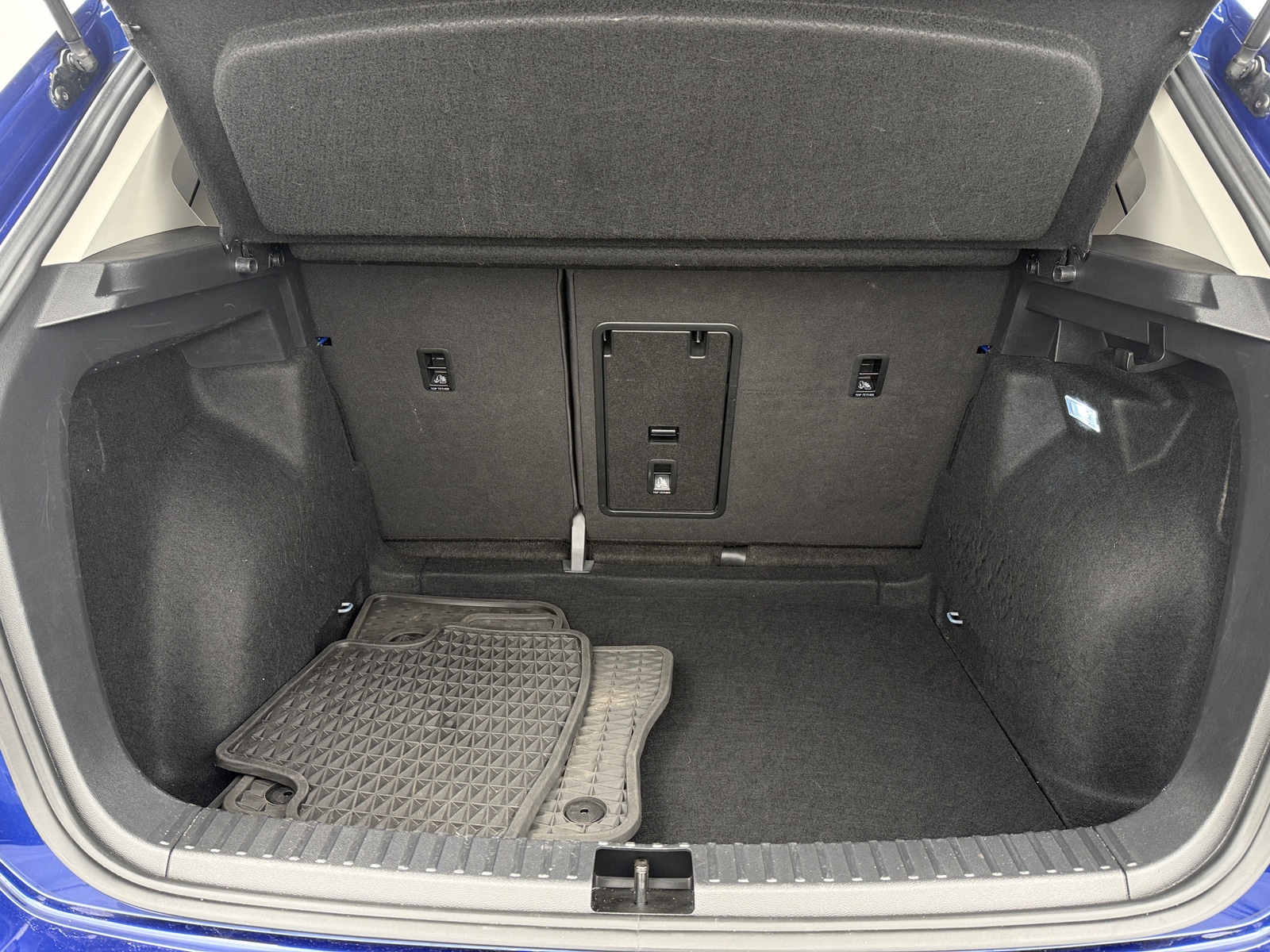 Thumbnail: 2022 Volkswagen Taos - 6