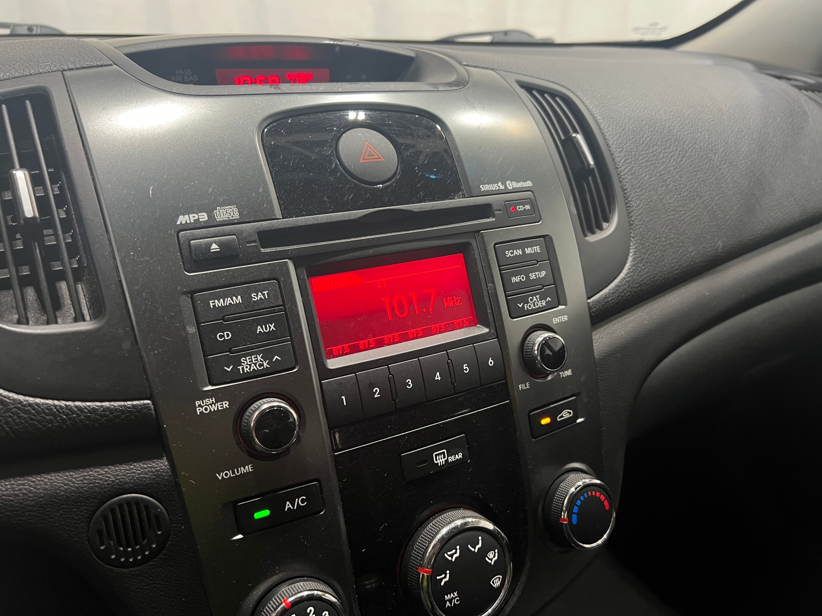 Thumbnail: 2011 Kia Forte - 4