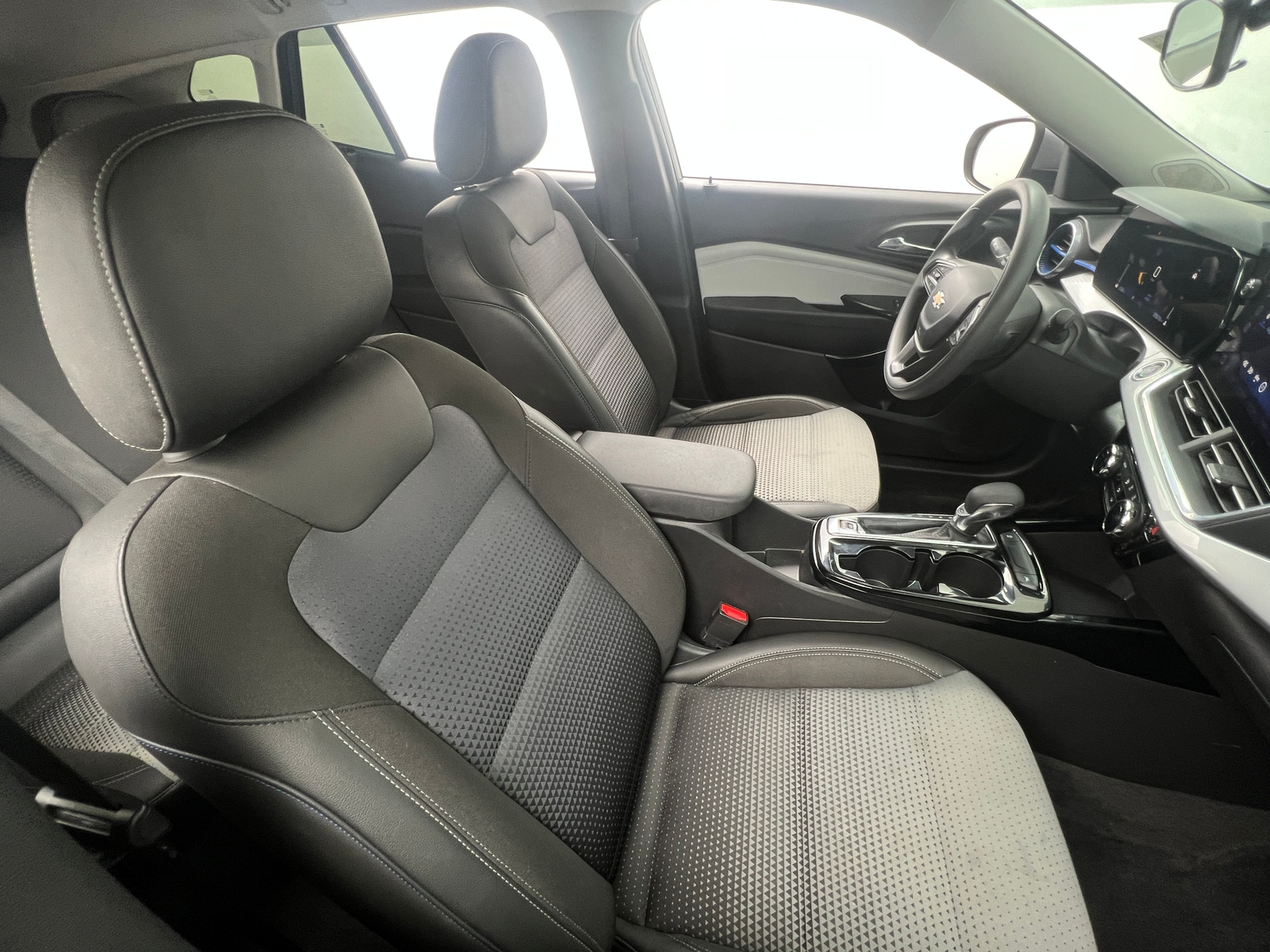 Thumbnail: 2024 Chevrolet Trax - 2