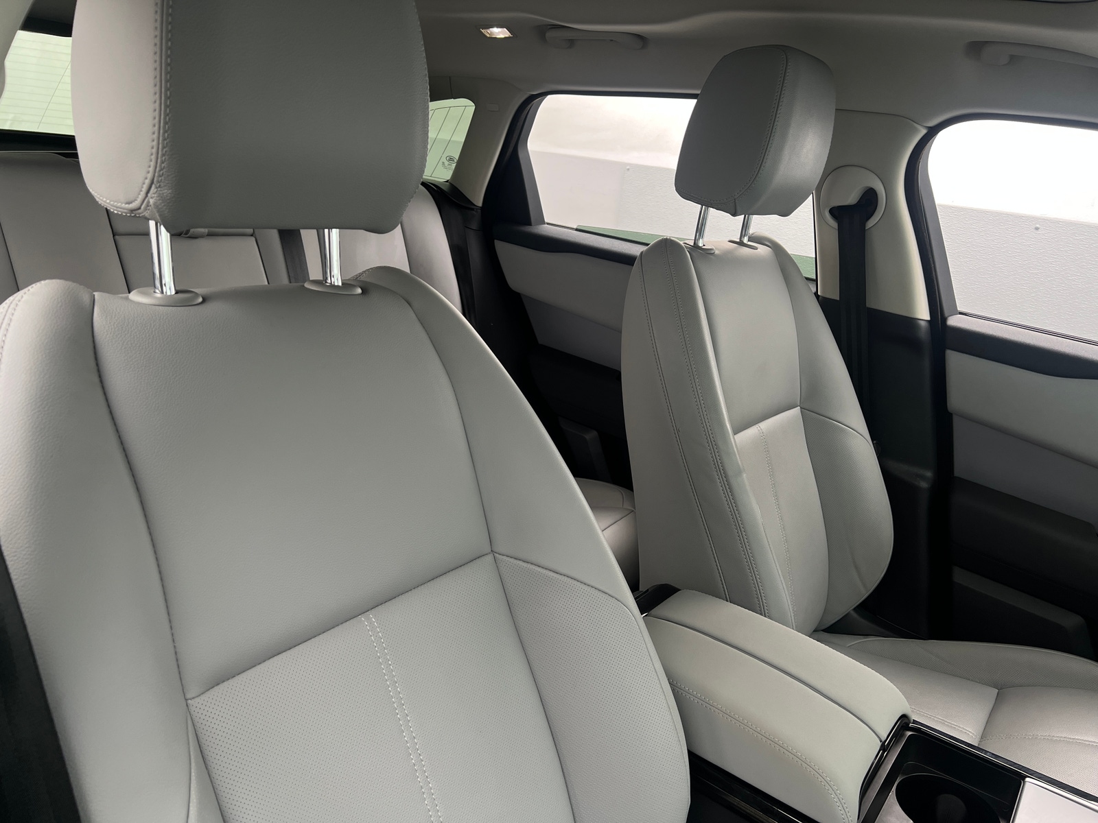 Thumbnail: 2024 Land Rover Range Rover Velar - 2