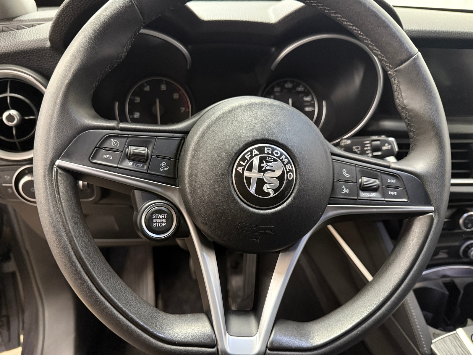 Thumbnail: 2018 Alfa Romeo Stelvio - 4