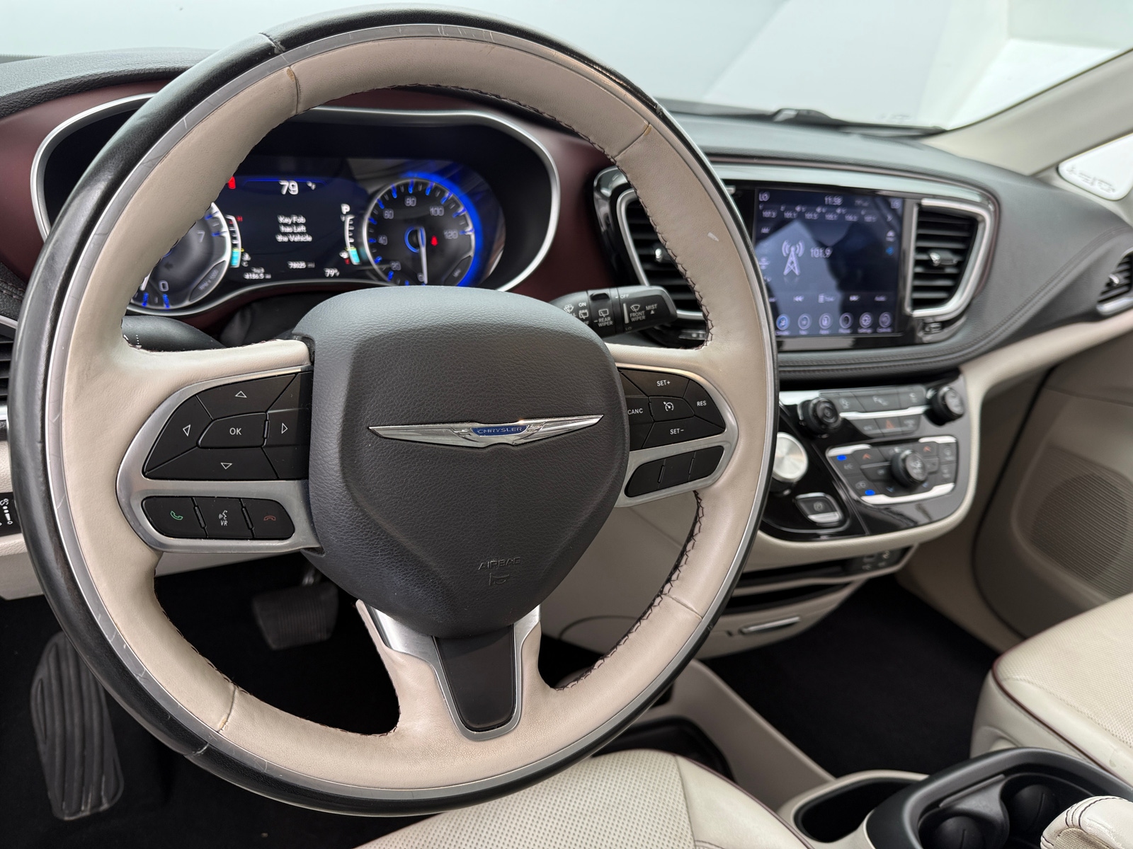Thumbnail: 2020 Chrysler Pacifica - 4