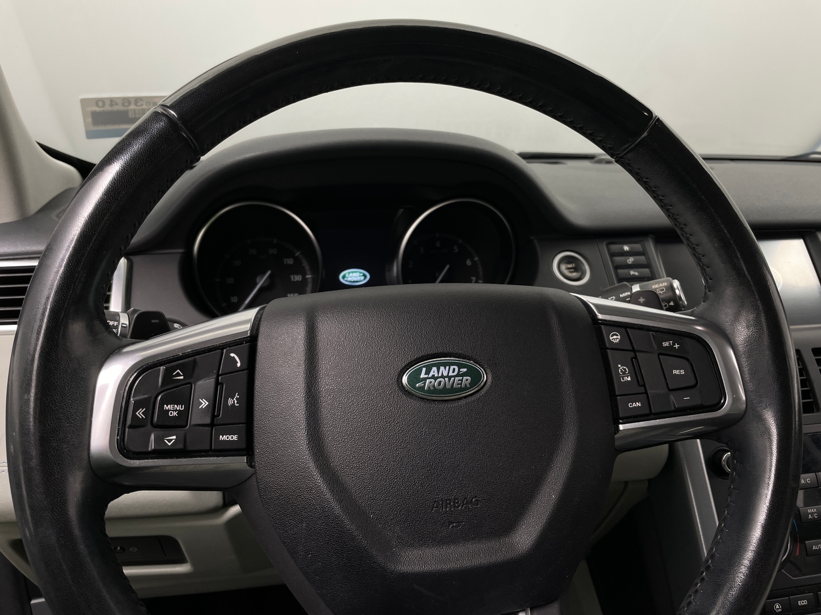 Thumbnail: 2019 Land Rover Discovery Sport - 4