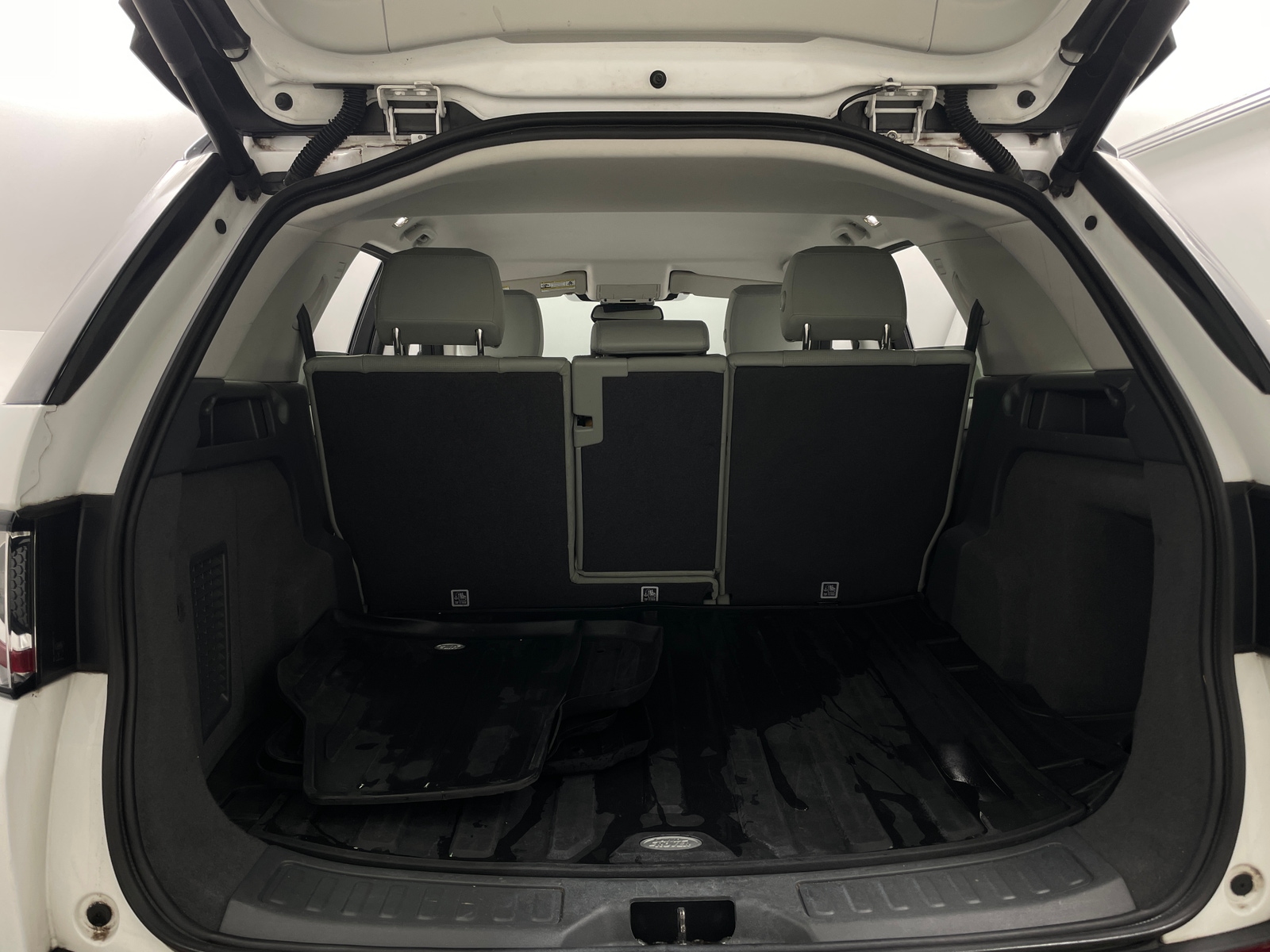Thumbnail: 2019 Land Rover Discovery Sport - 6