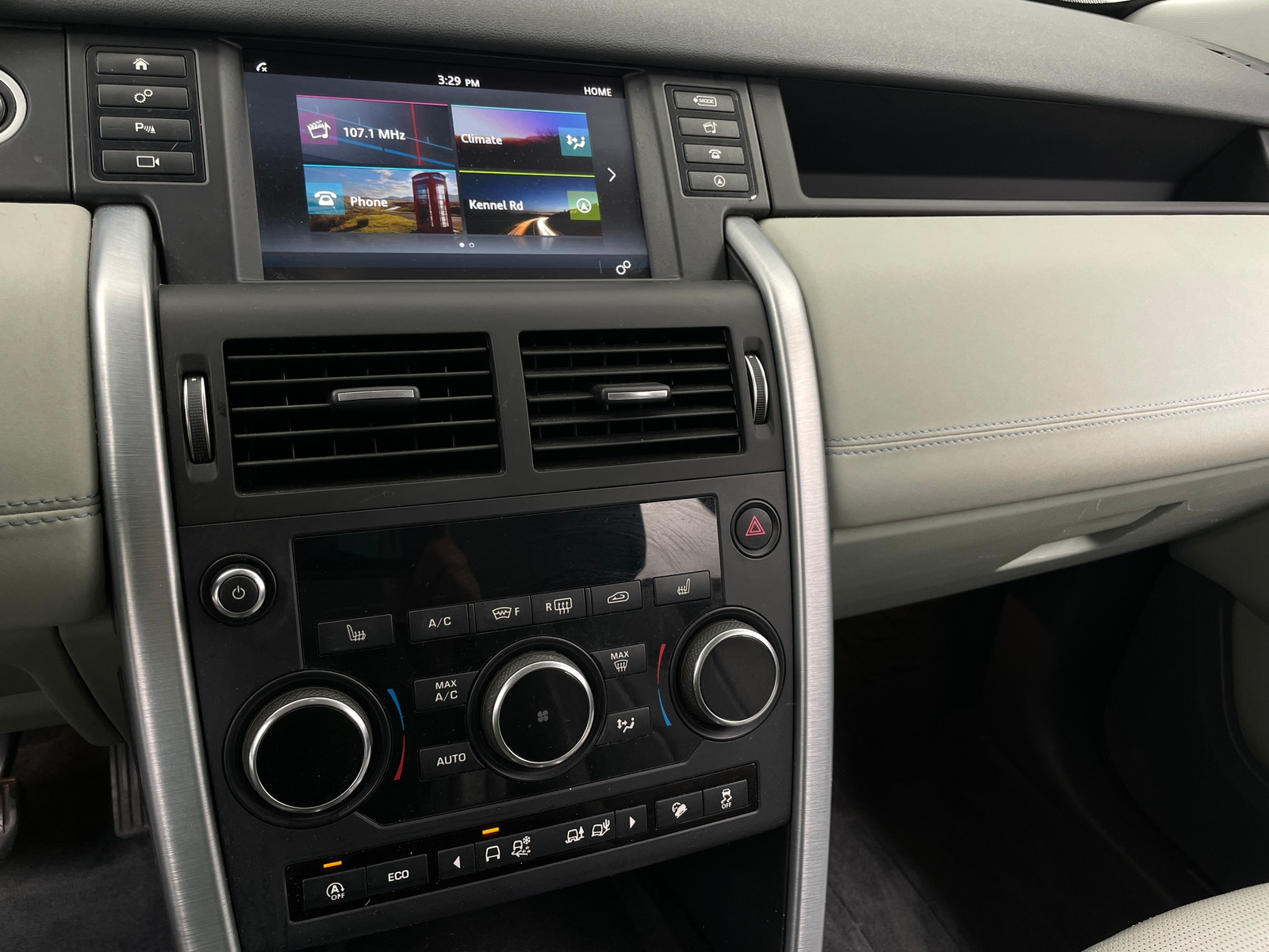 Thumbnail: 2019 Land Rover Discovery Sport - 3