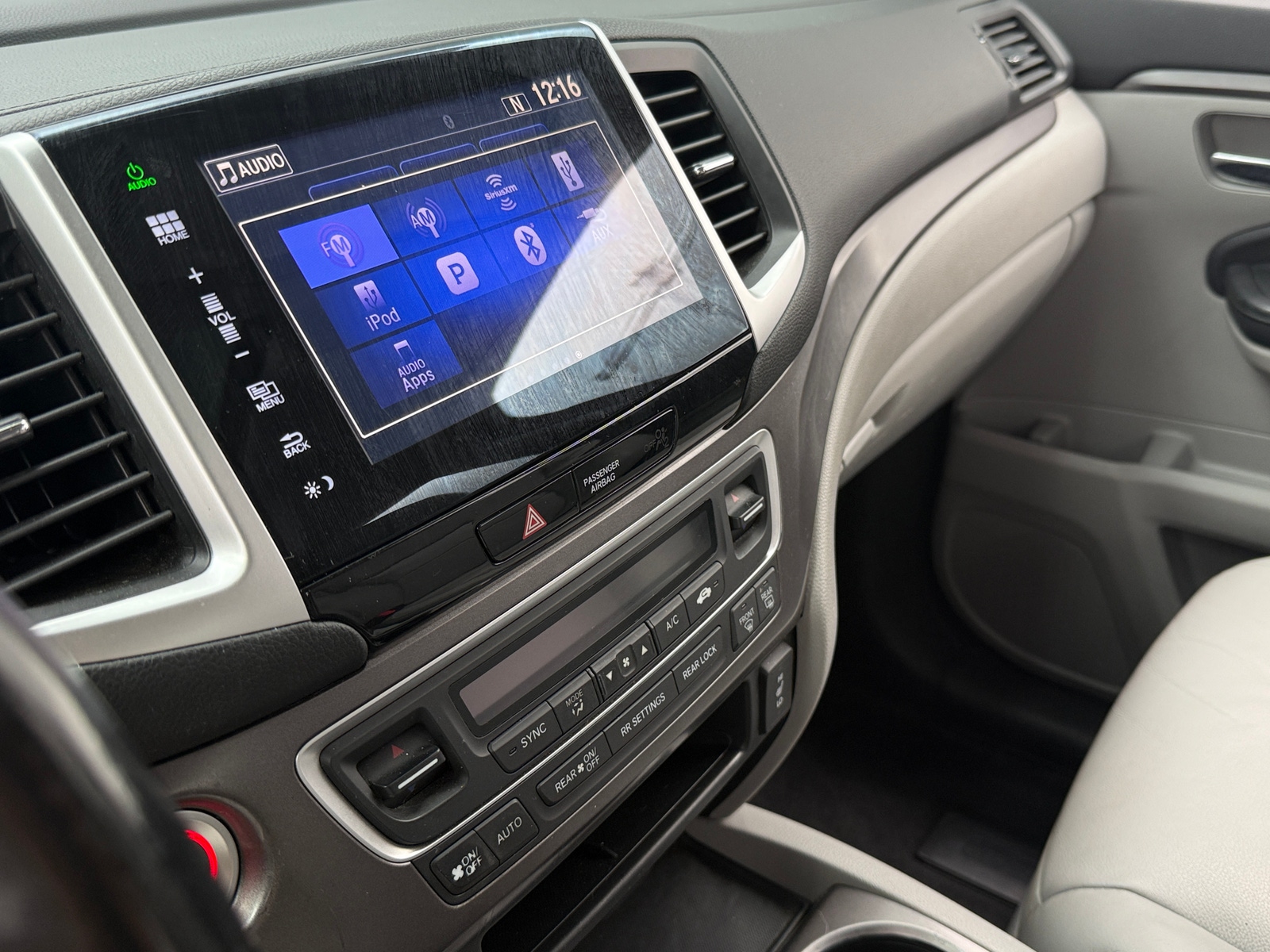 Thumbnail: 2016 Honda Pilot - 3
