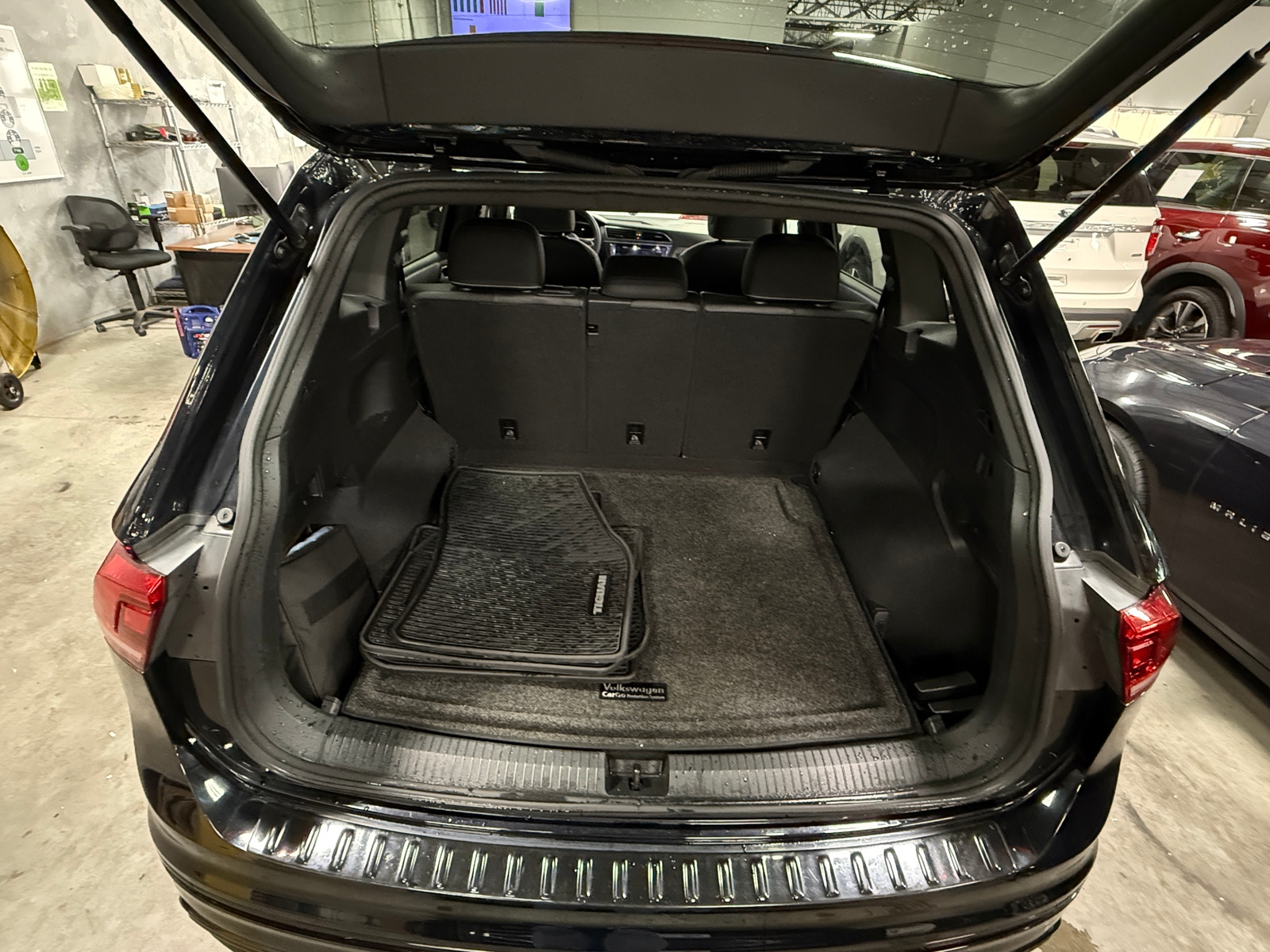 Thumbnail: 2023 Volkswagen Tiguan - 6