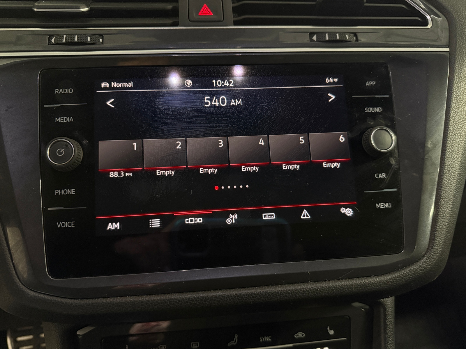 Thumbnail: 2023 Volkswagen Tiguan - 3