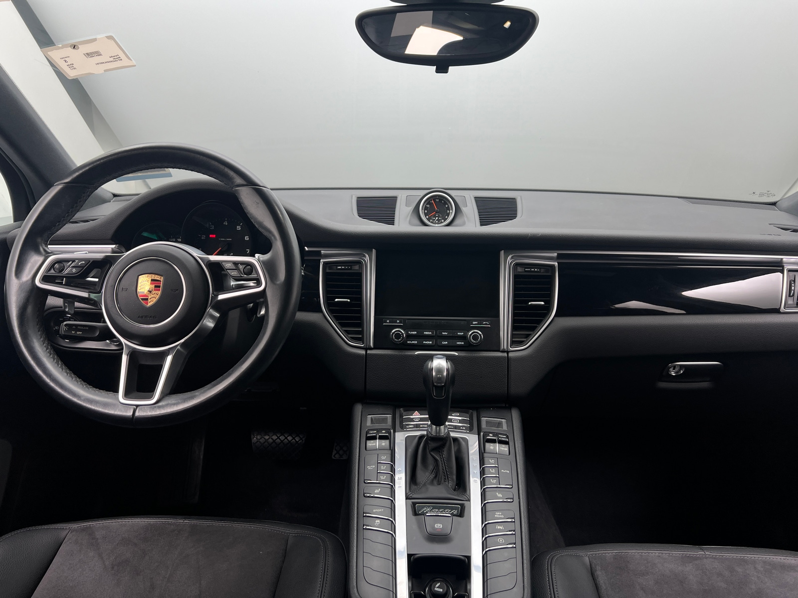 Thumbnail: 2017 Porsche Macan - 2