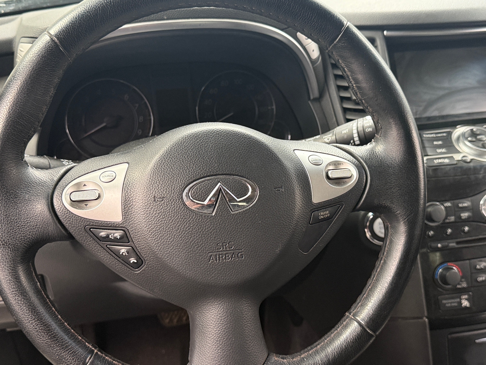 Thumbnail: 2017 INFINITI QX70 - 4