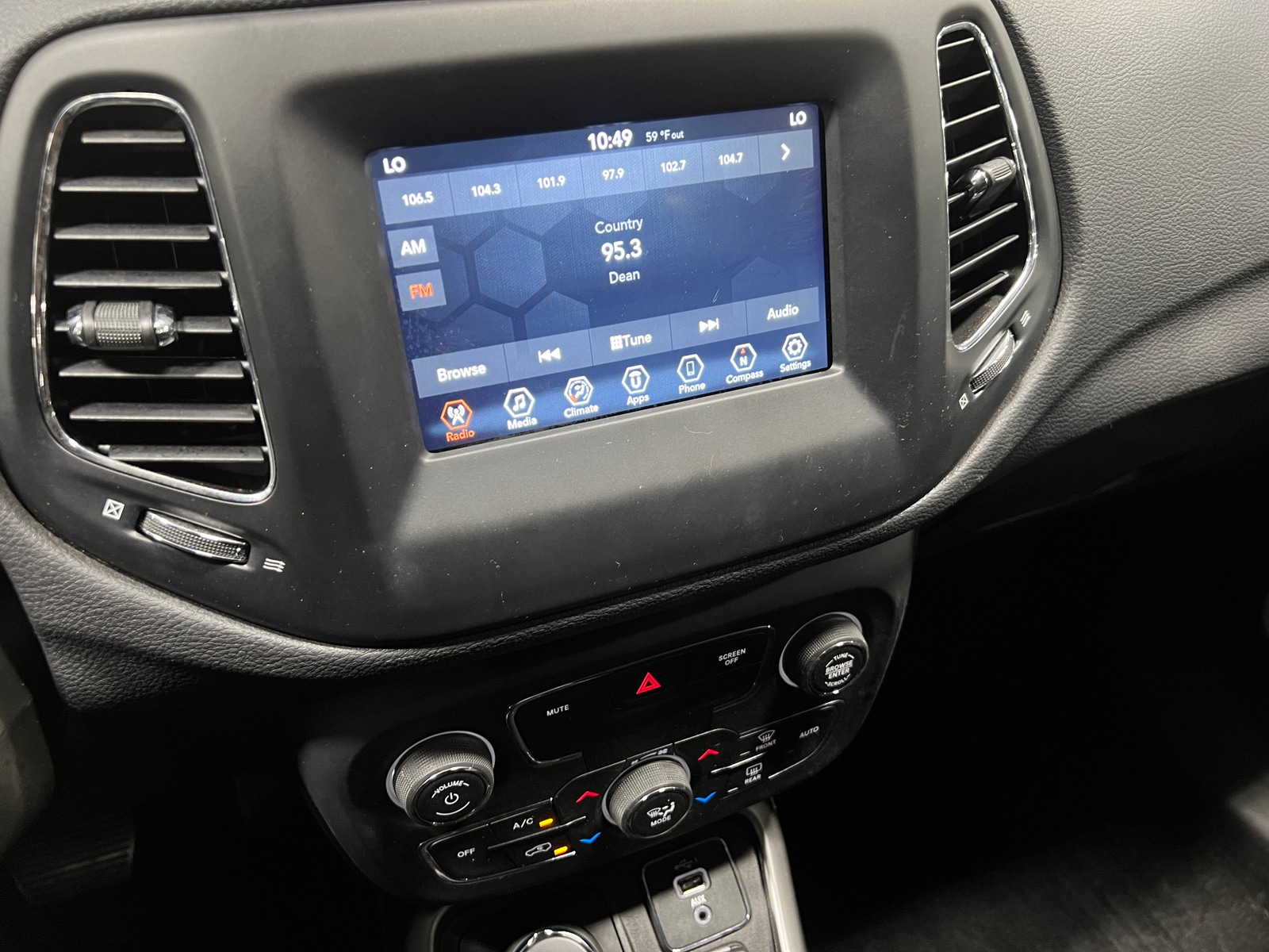 Thumbnail: 2020 Jeep Compass - 4