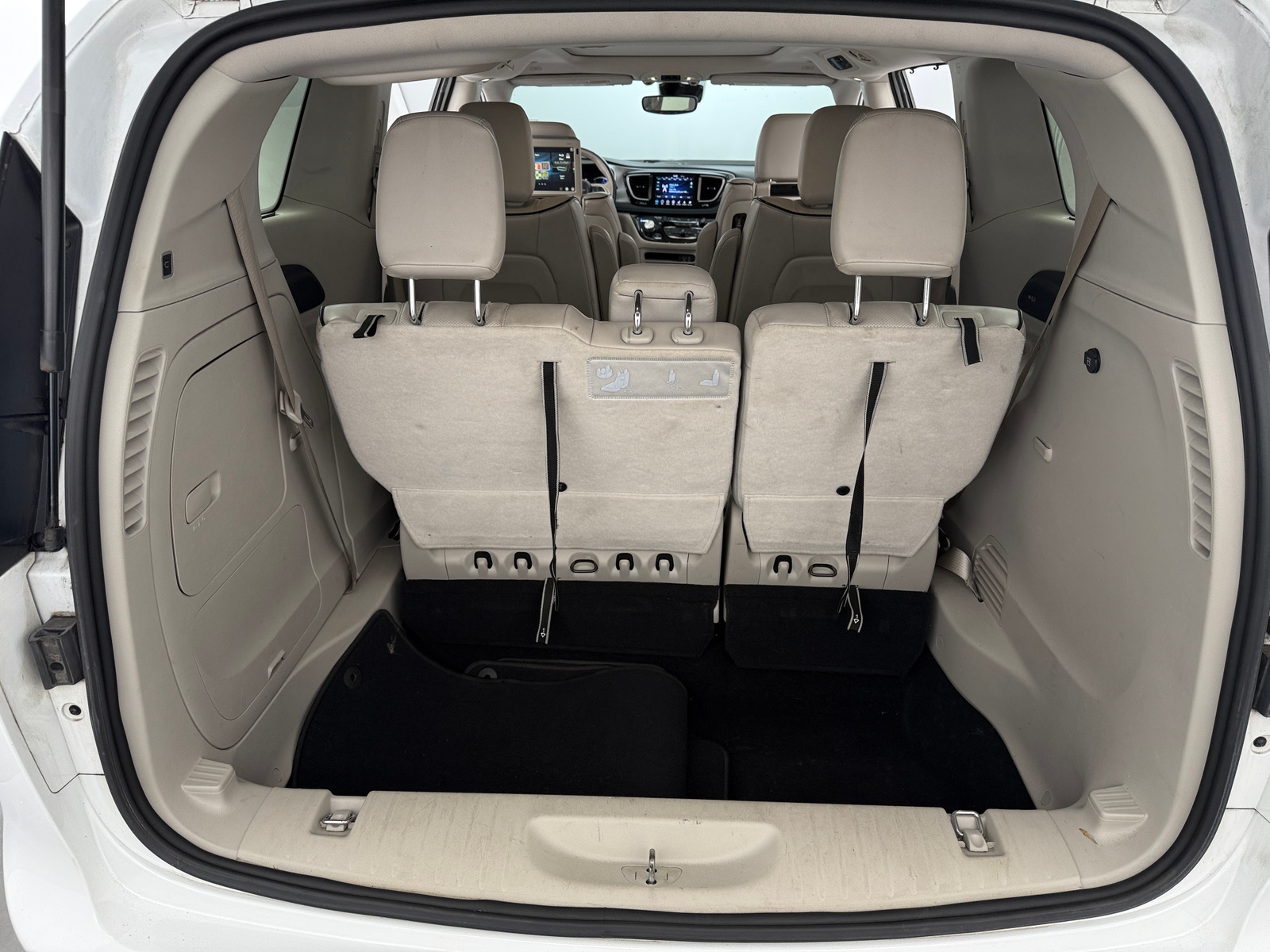 Thumbnail: 2018 Chrysler Pacifica - 6