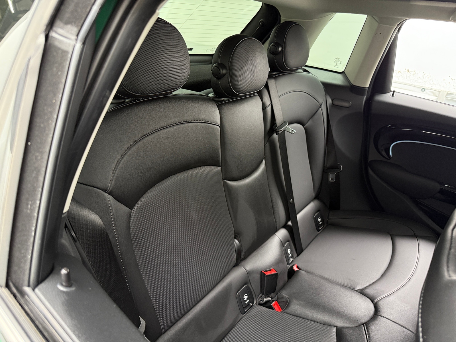 Thumbnail: 2022 MINI Cooper Hardtop - 5