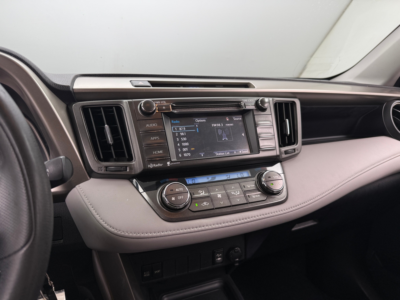 Thumbnail: 2015 Toyota RAV4 - 4