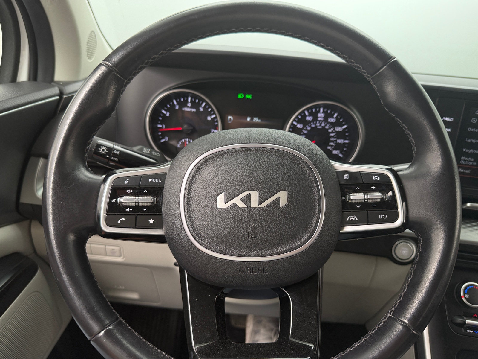 Thumbnail: 2023 Kia Carnival - 4