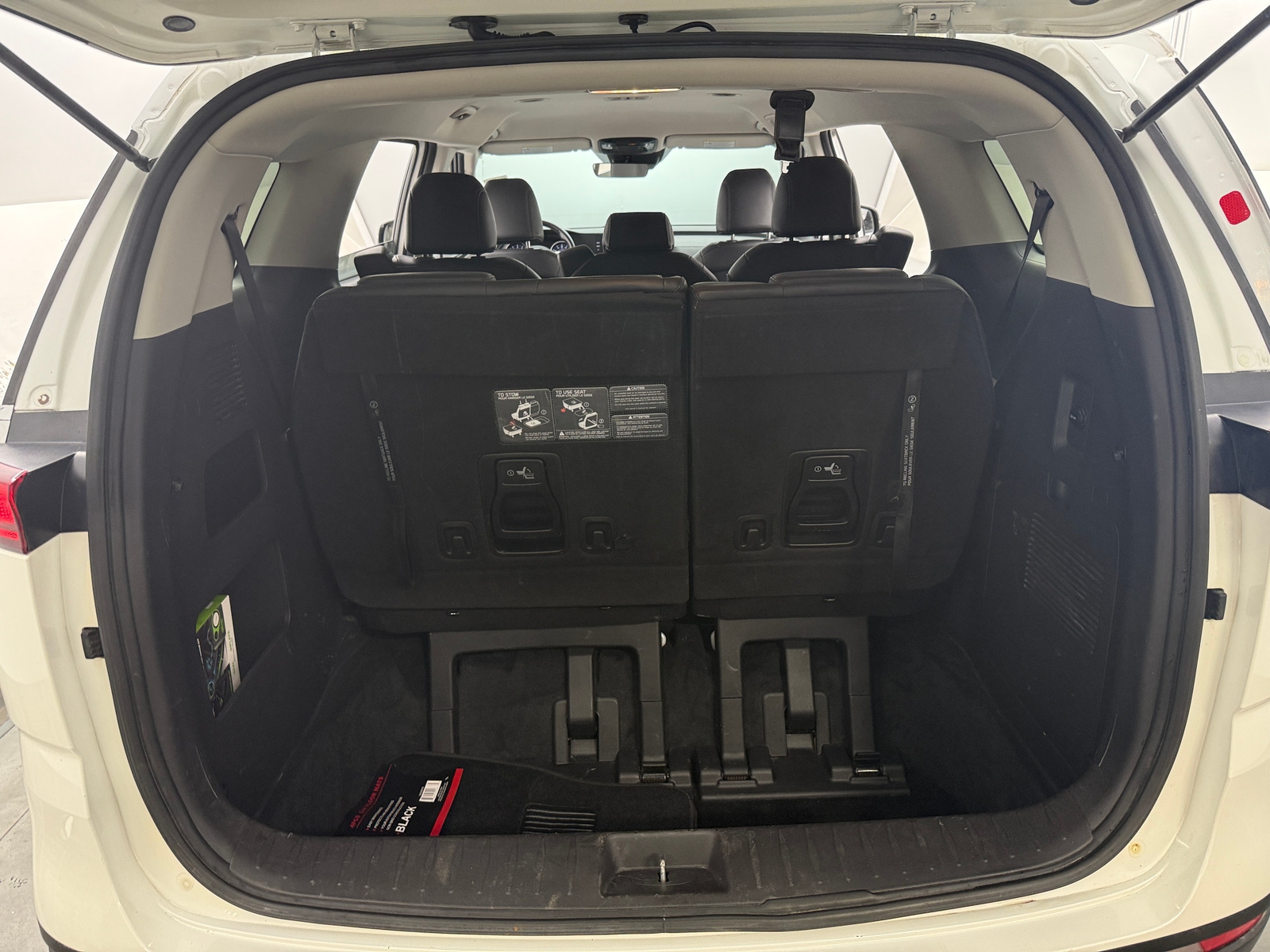 Thumbnail: 2023 Kia Carnival - 6
