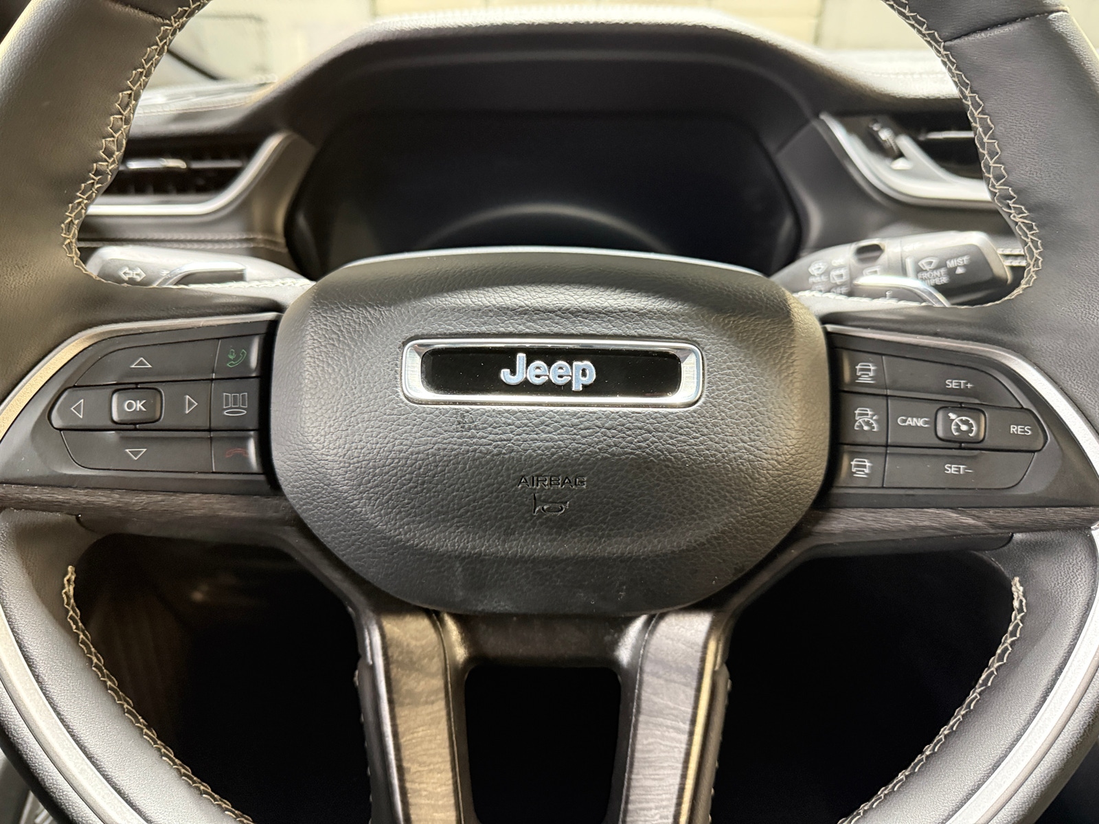 Thumbnail: 2024 Jeep Grand Cherokee L - 4
