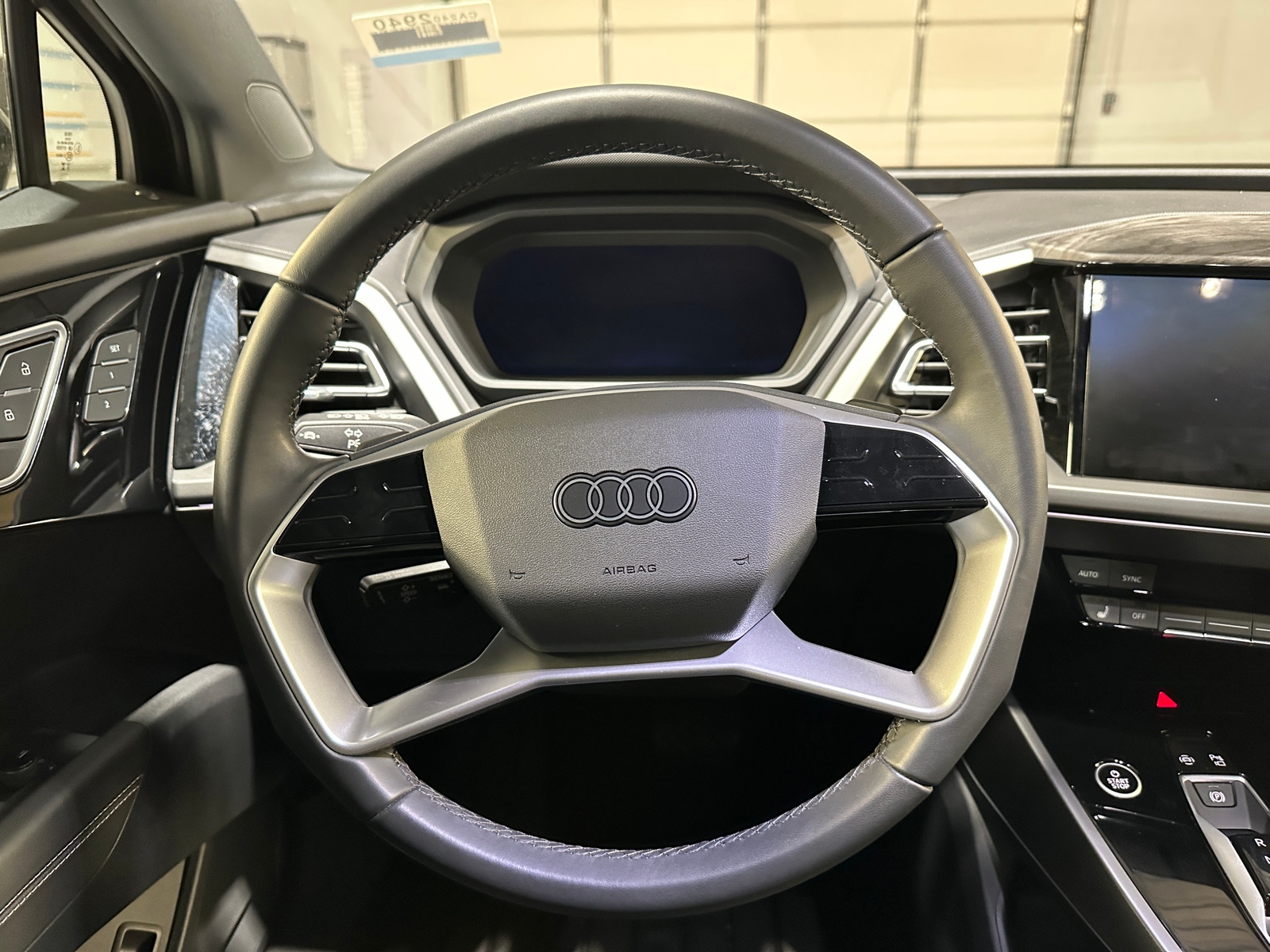Thumbnail: 2025 Audi Q4 e-tron - 4