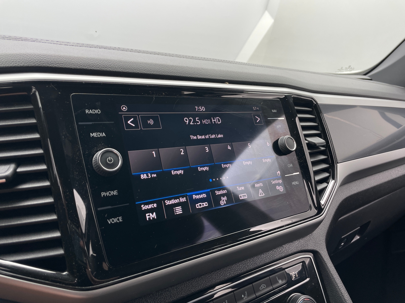 Thumbnail: 2022 Volkswagen Atlas - 3