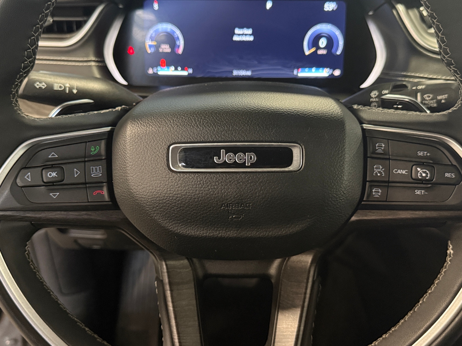 Thumbnail: 2023 Jeep Grand Cherokee L - 4
