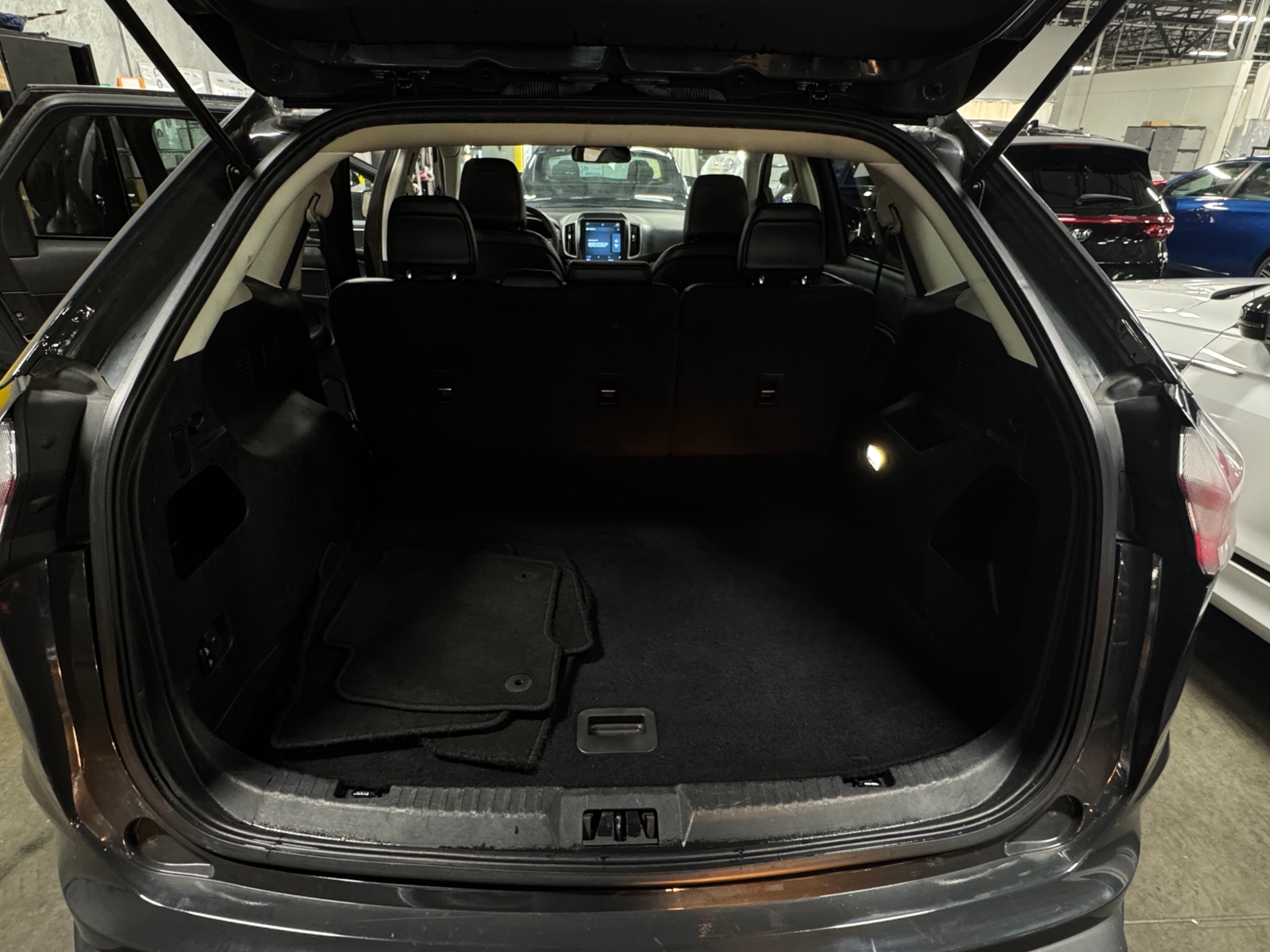 Thumbnail: 2021 Ford Edge - 6