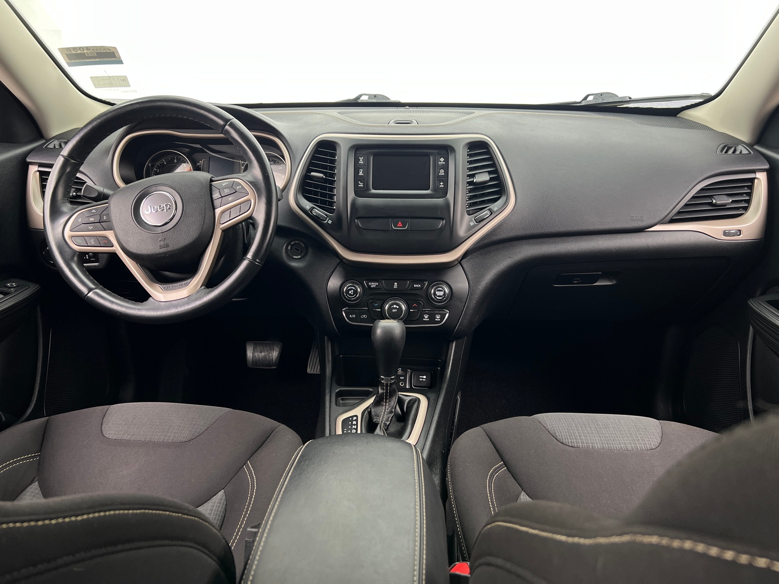 Thumbnail: 2017 Jeep Cherokee - 3