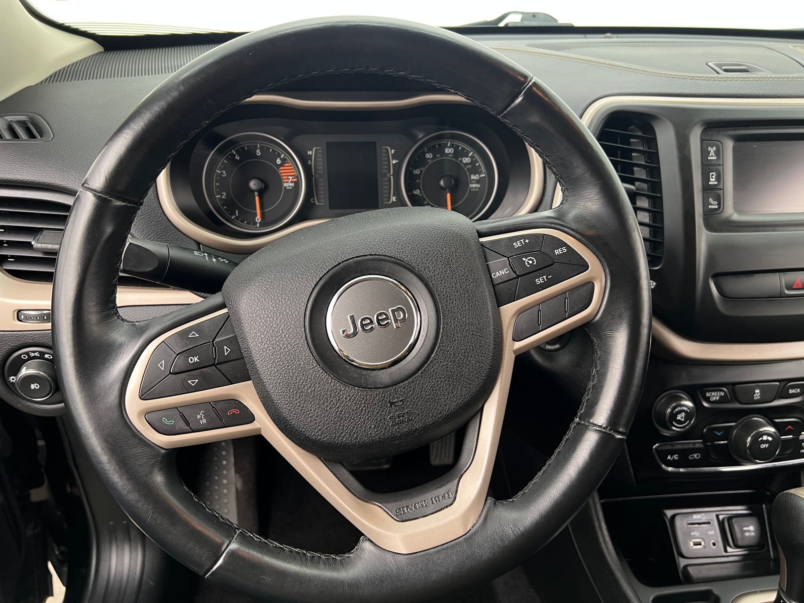 Thumbnail: 2017 Jeep Cherokee - 5