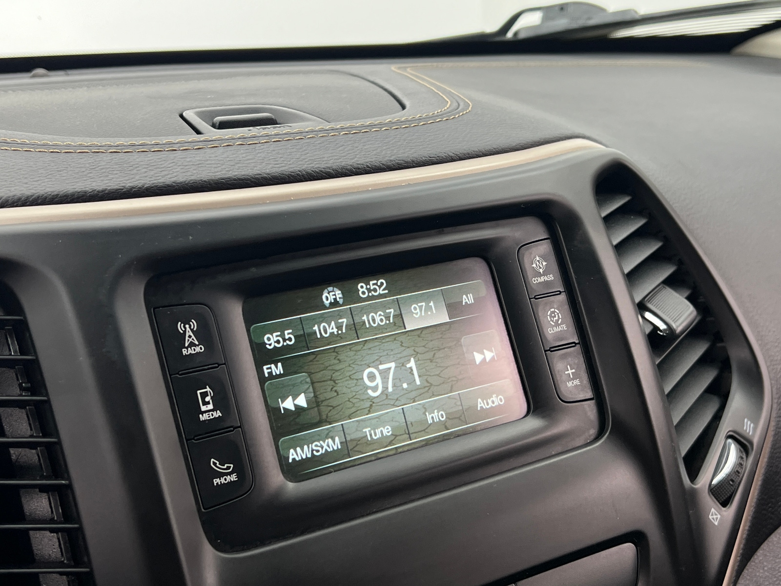 Thumbnail: 2017 Jeep Cherokee - 4