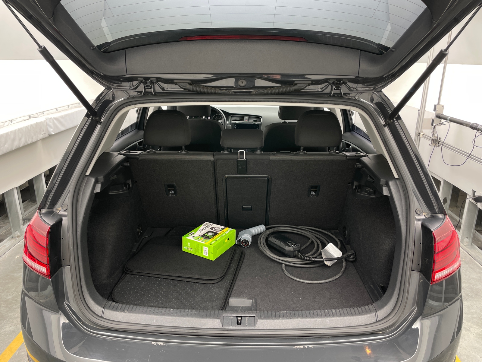 Thumbnail: 2019 Volkswagen e-Golf - 7