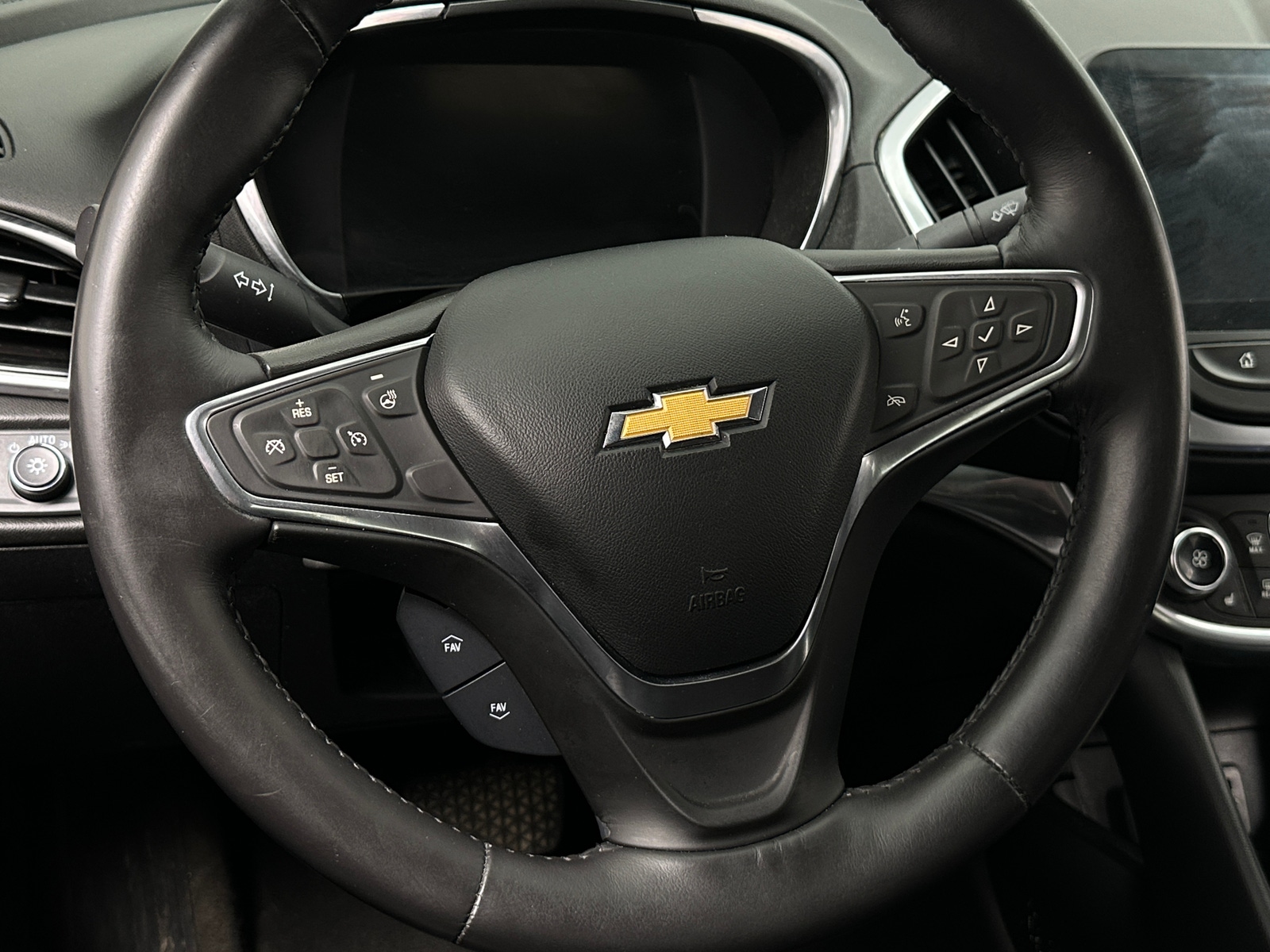Thumbnail: 2017 Chevrolet Volt - 4