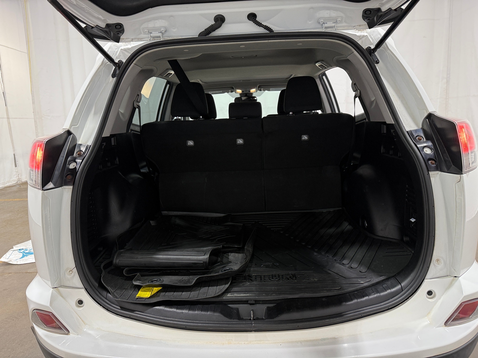 Thumbnail: 2018 Toyota RAV4 - 7