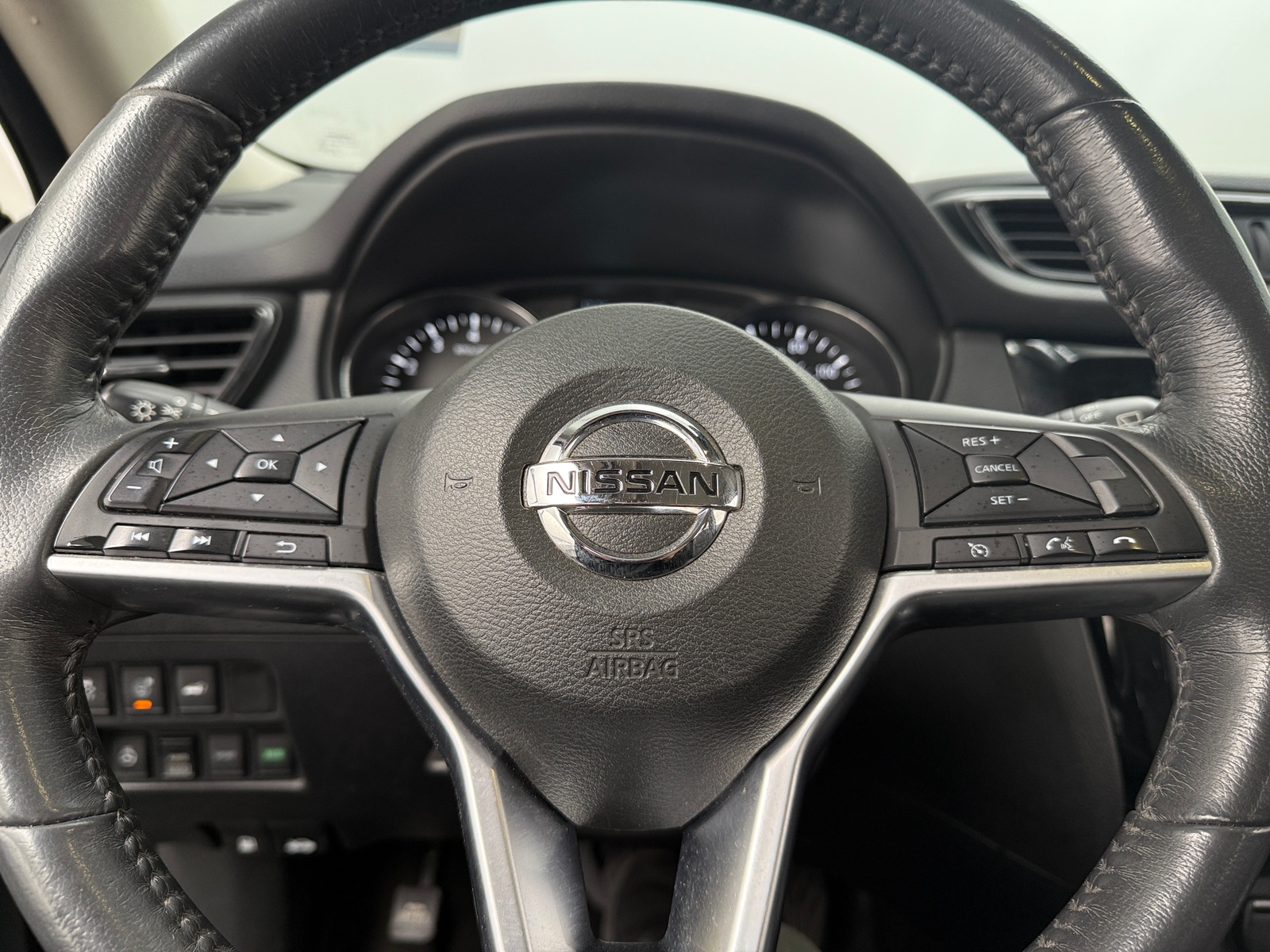 Thumbnail: 2017 Nissan Rogue - 4