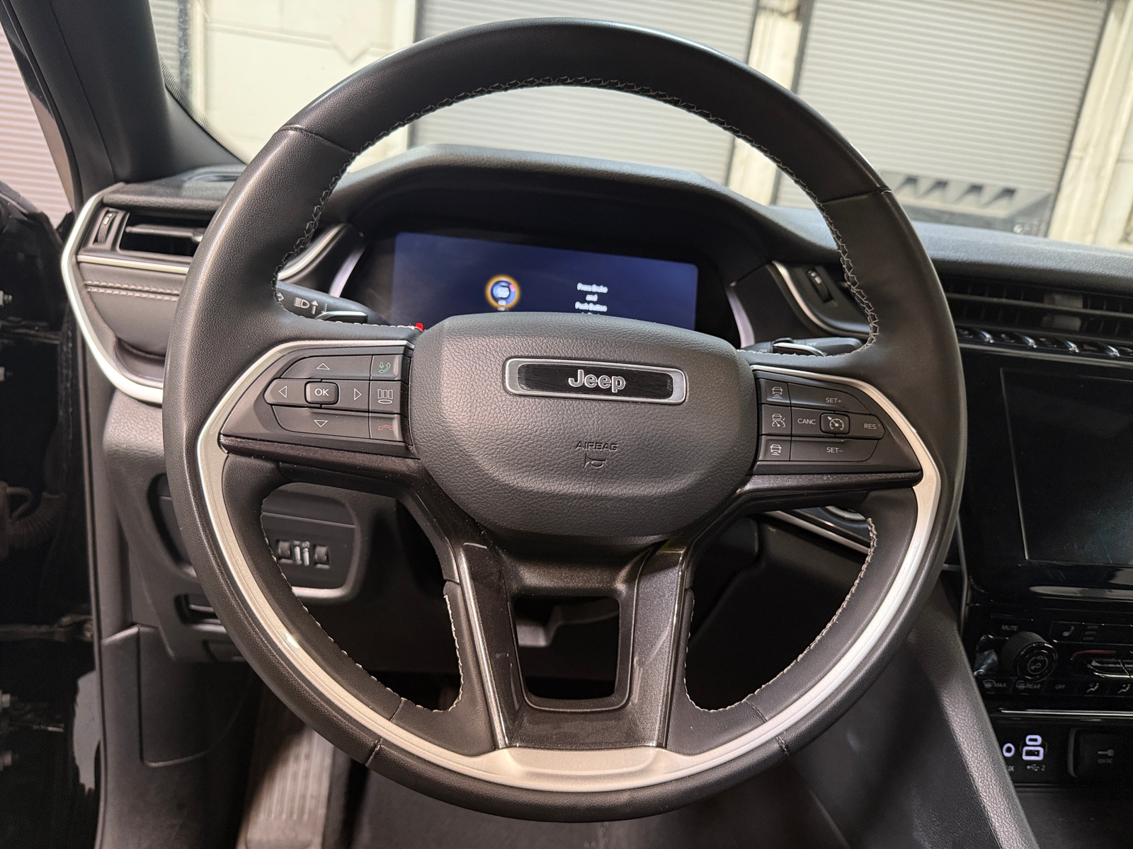 Thumbnail: 2023 Jeep Grand Cherokee L - 4