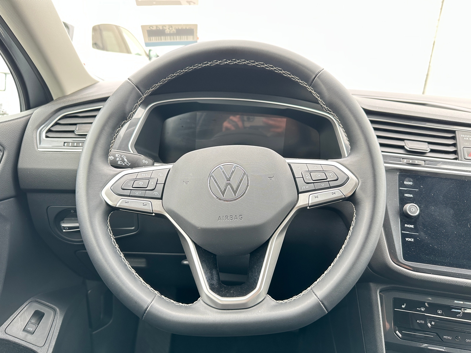 Thumbnail: 2024 Volkswagen Tiguan - 4