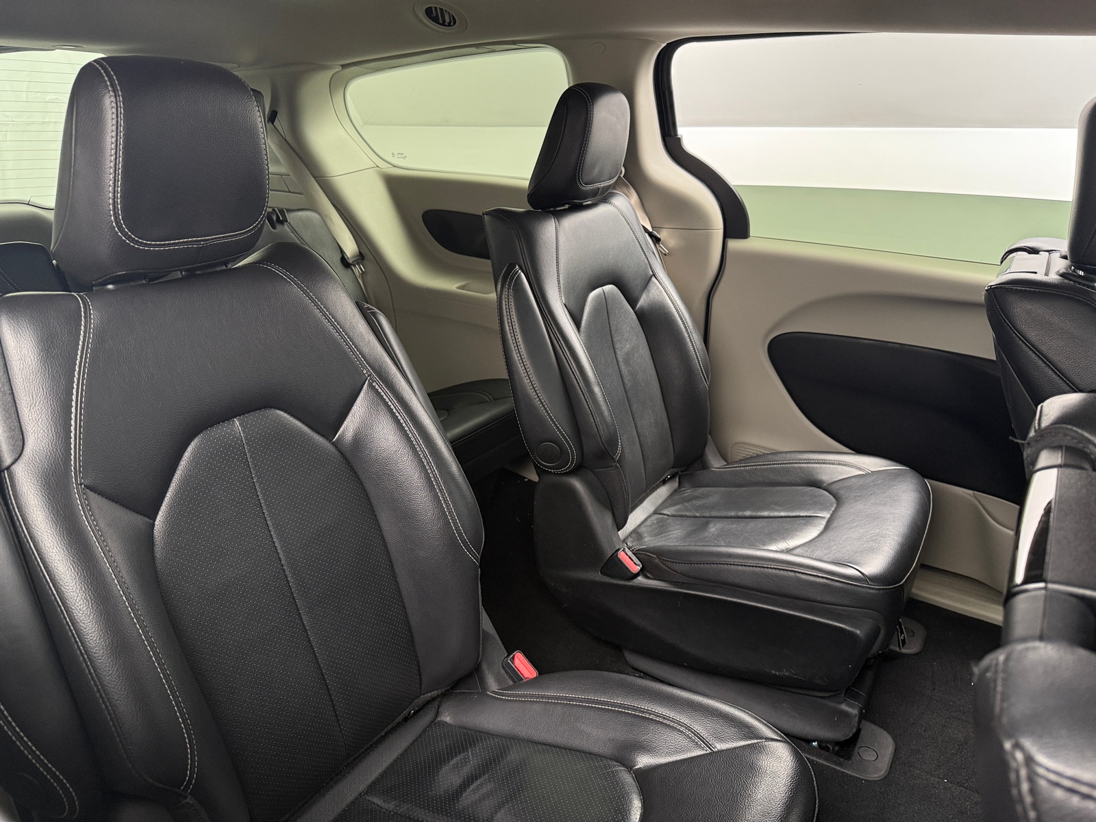 Thumbnail: 2022 Chrysler Pacifica - 5