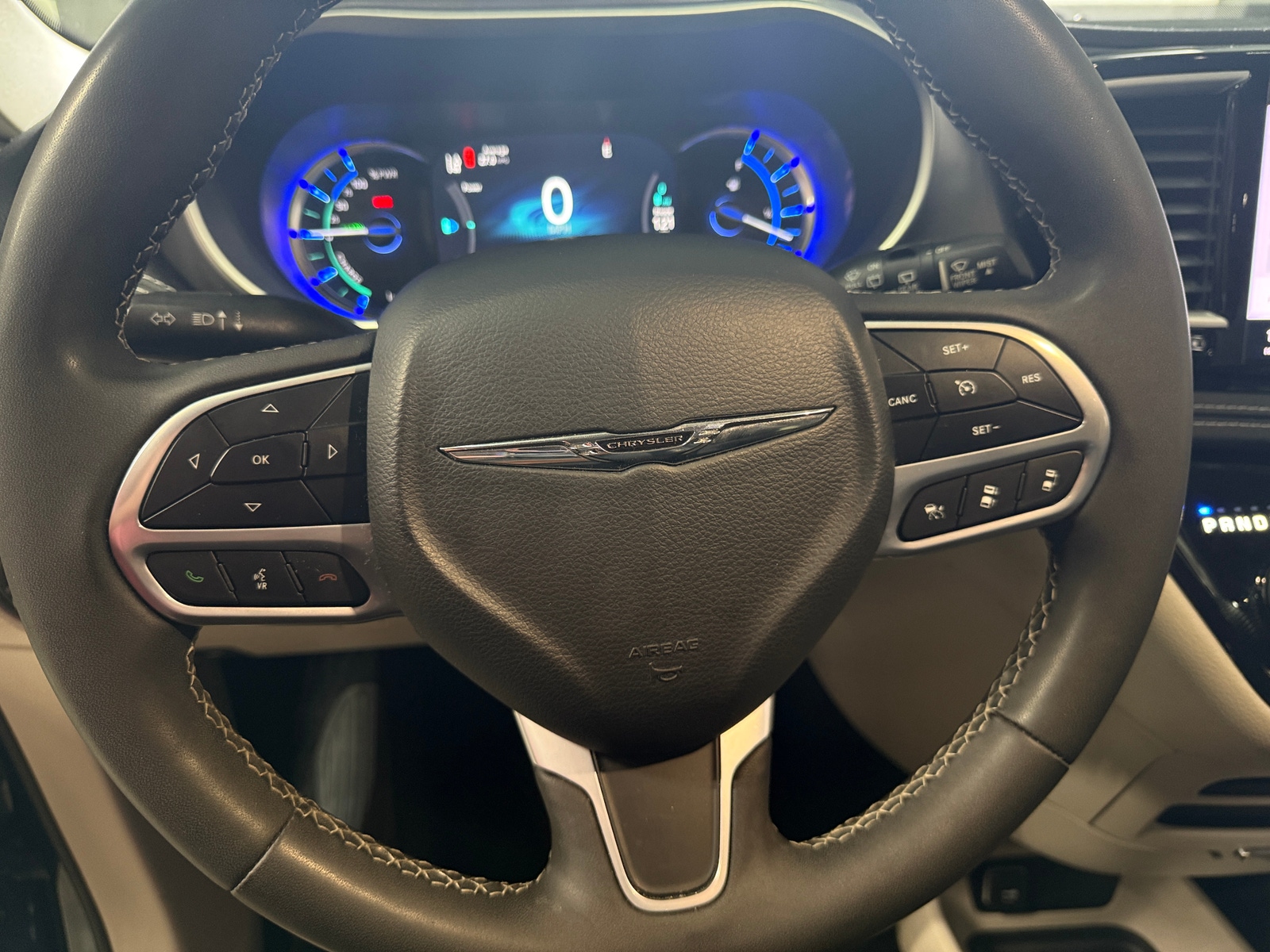 Thumbnail: 2022 Chrysler Pacifica - 4