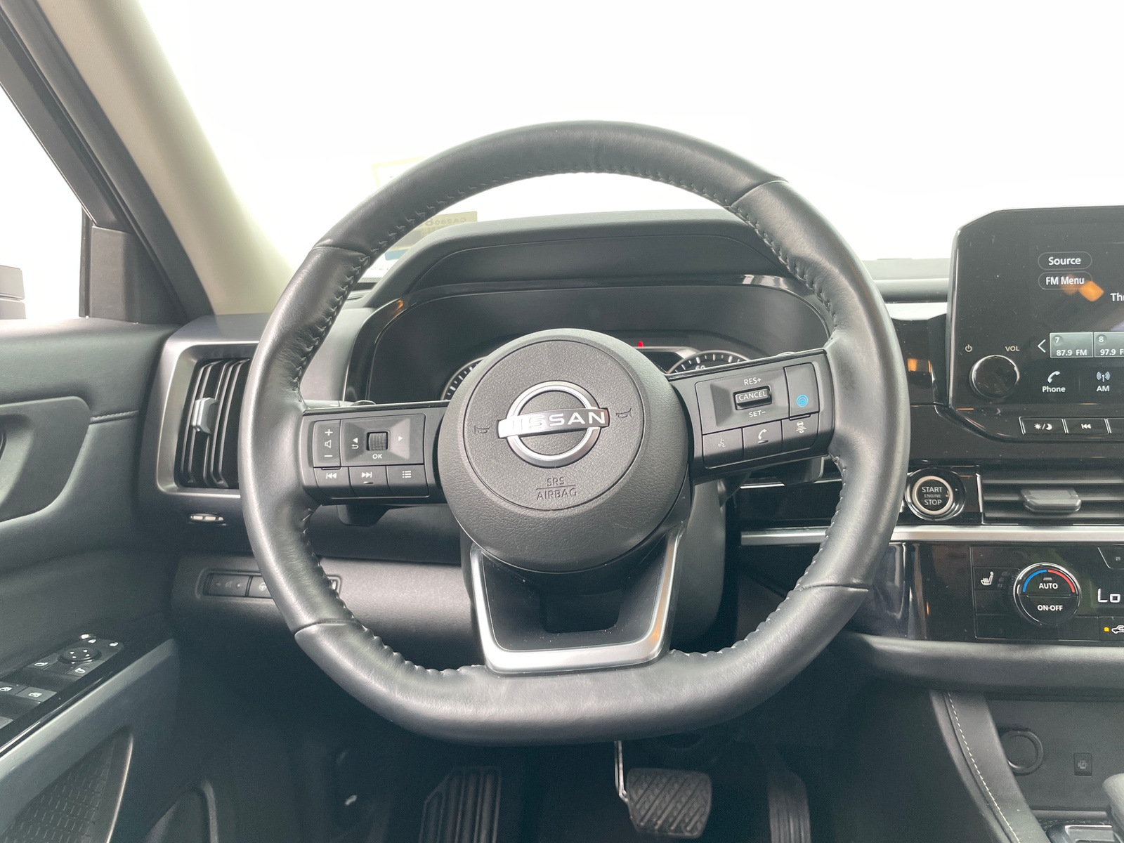 Thumbnail: 2023 Nissan Pathfinder - 4