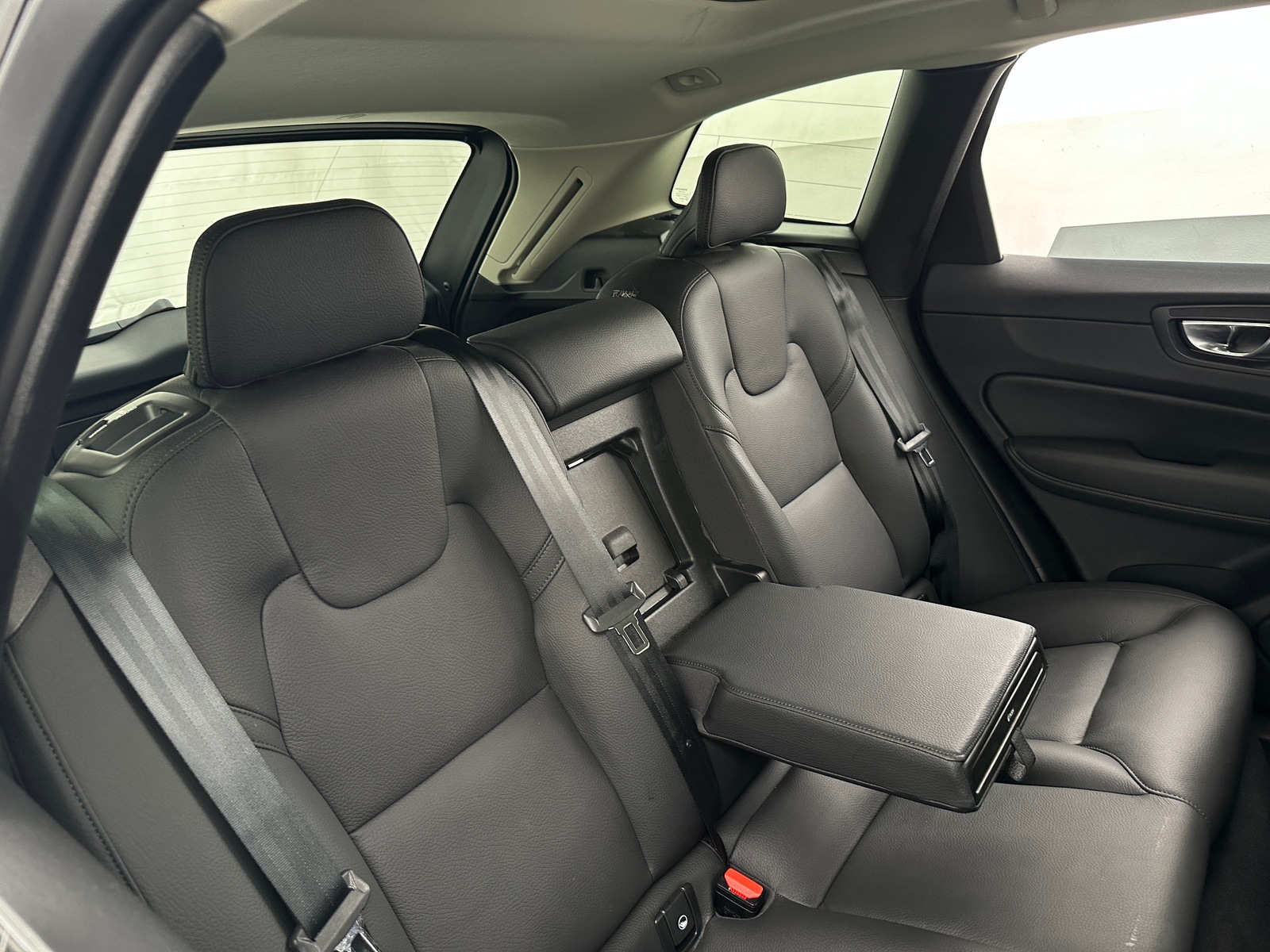 Thumbnail: 2025 Volvo XC60 - 5