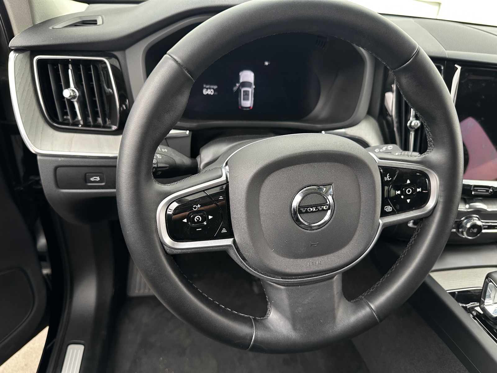 Thumbnail: 2025 Volvo XC60 - 4