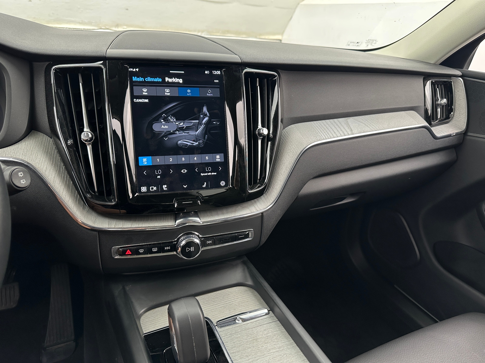 Thumbnail: 2025 Volvo XC60 - 3