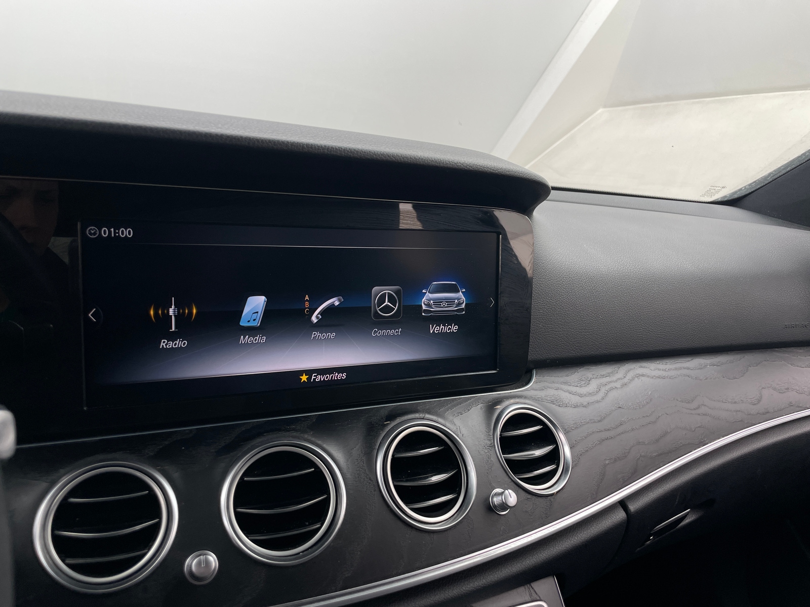 Thumbnail: 2019 Mercedes-Benz E-Class - 3