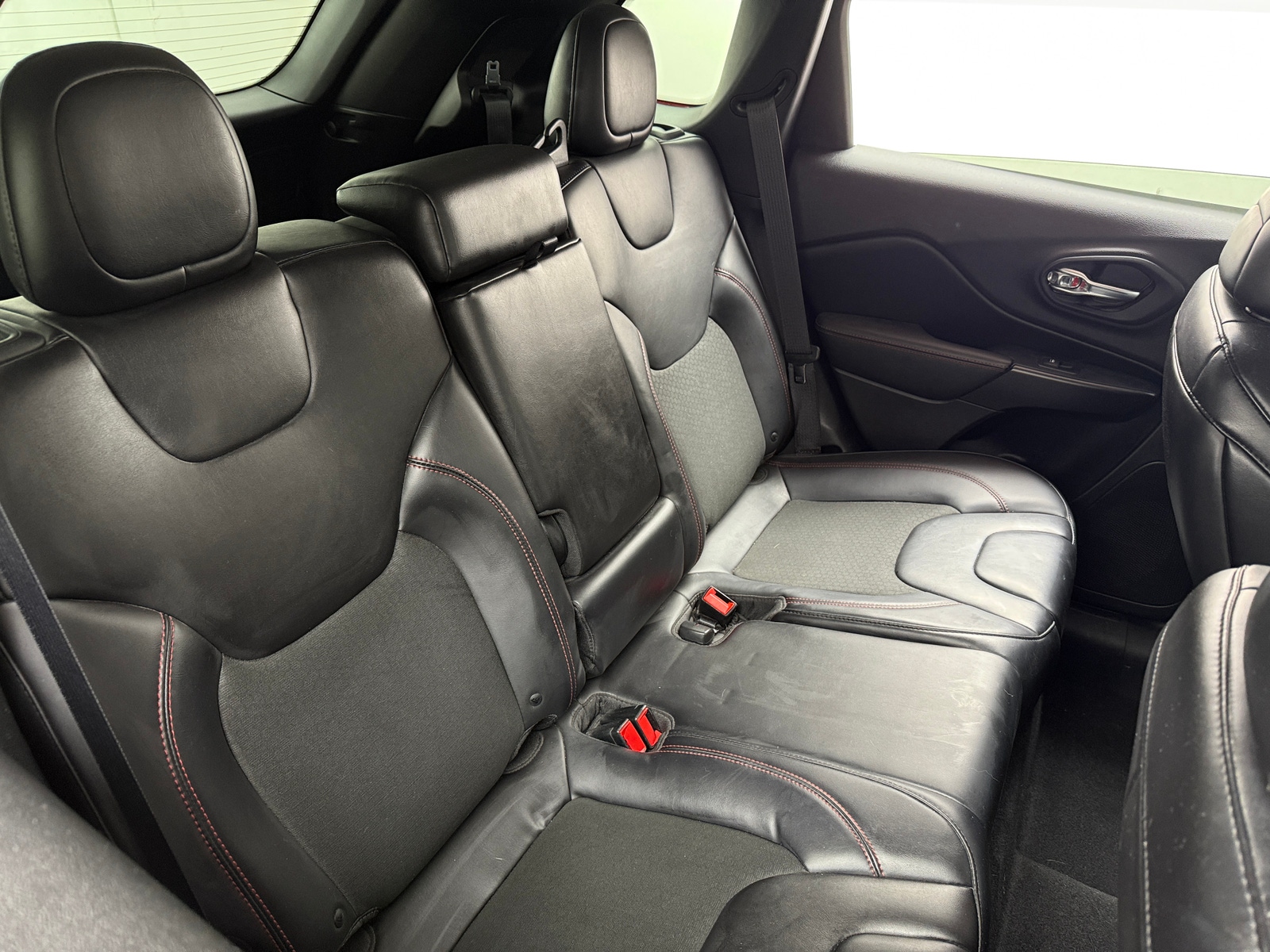 Thumbnail: 2019 Jeep Cherokee - 6