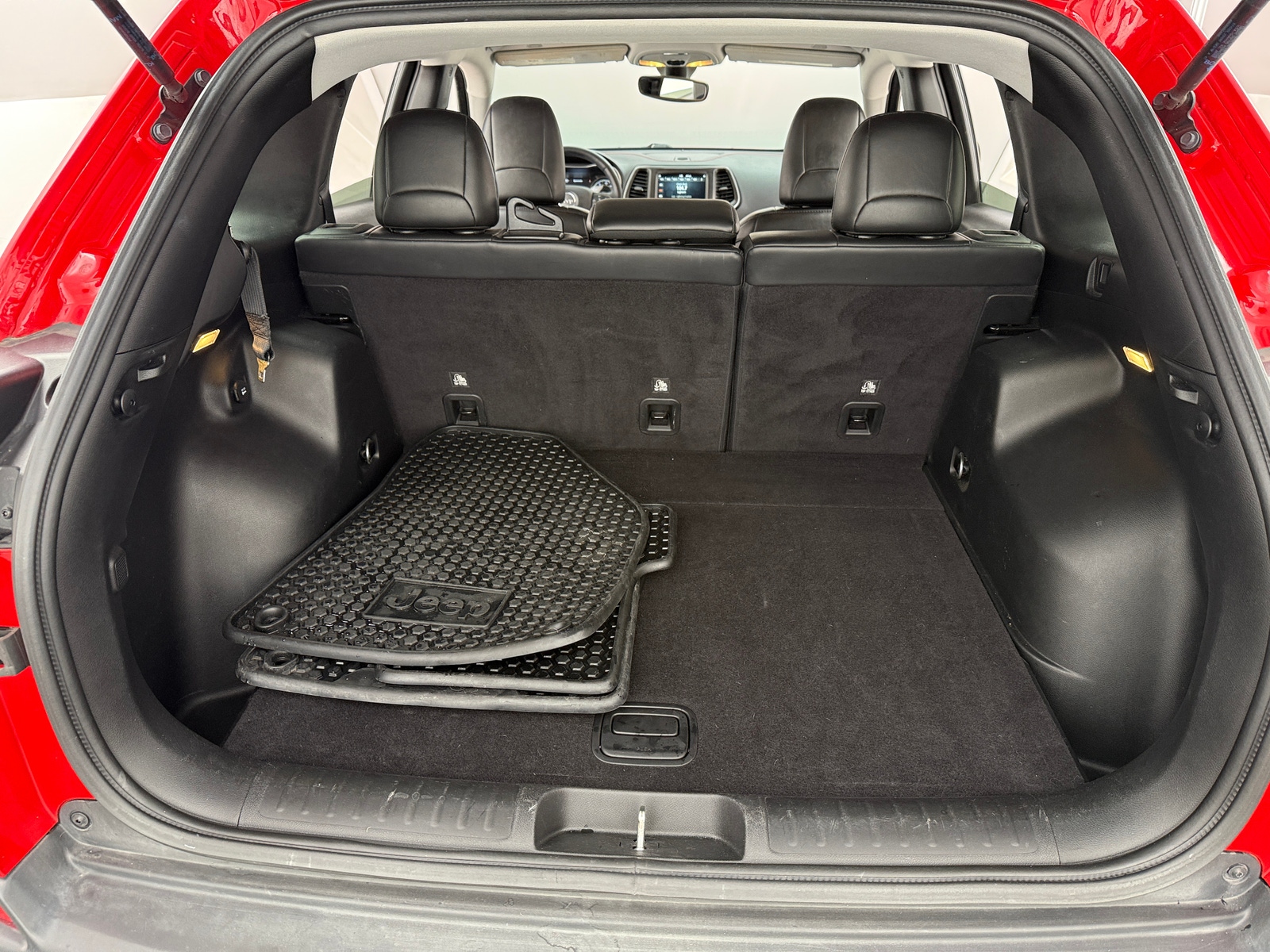 Thumbnail: 2019 Jeep Cherokee - 7