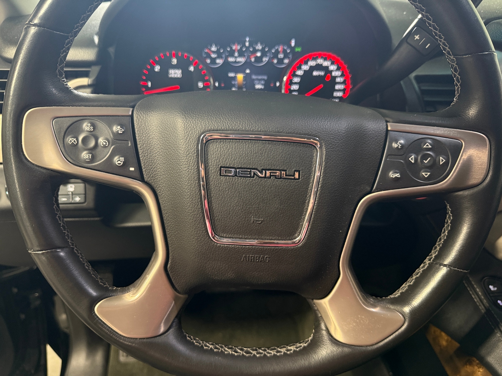 Thumbnail: 2015 GMC Yukon - 4