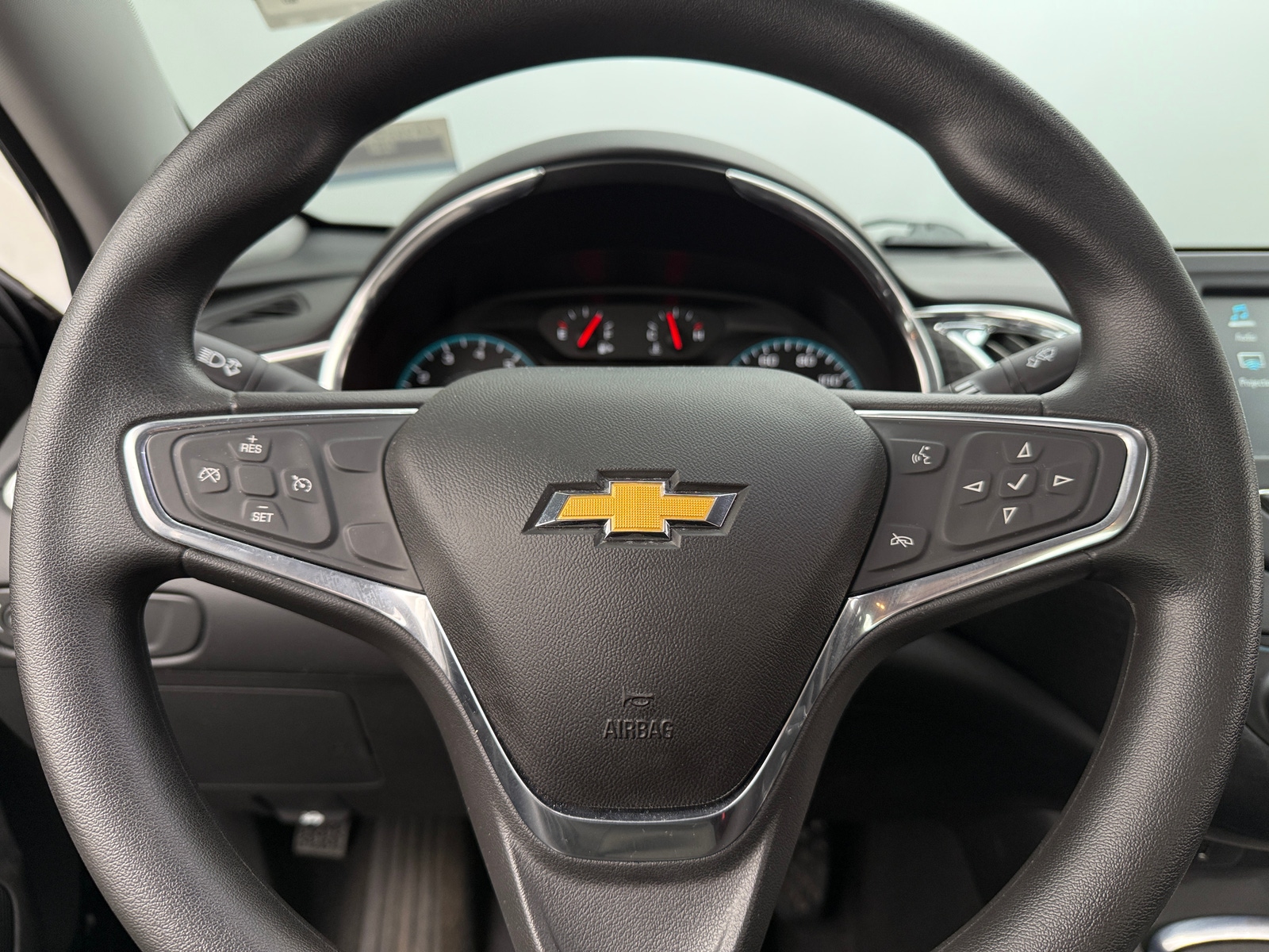 Thumbnail: 2017 Chevrolet Malibu - 5