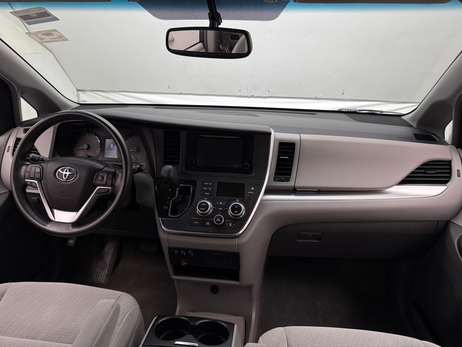 Thumbnail: 2015 Toyota Sienna - 3