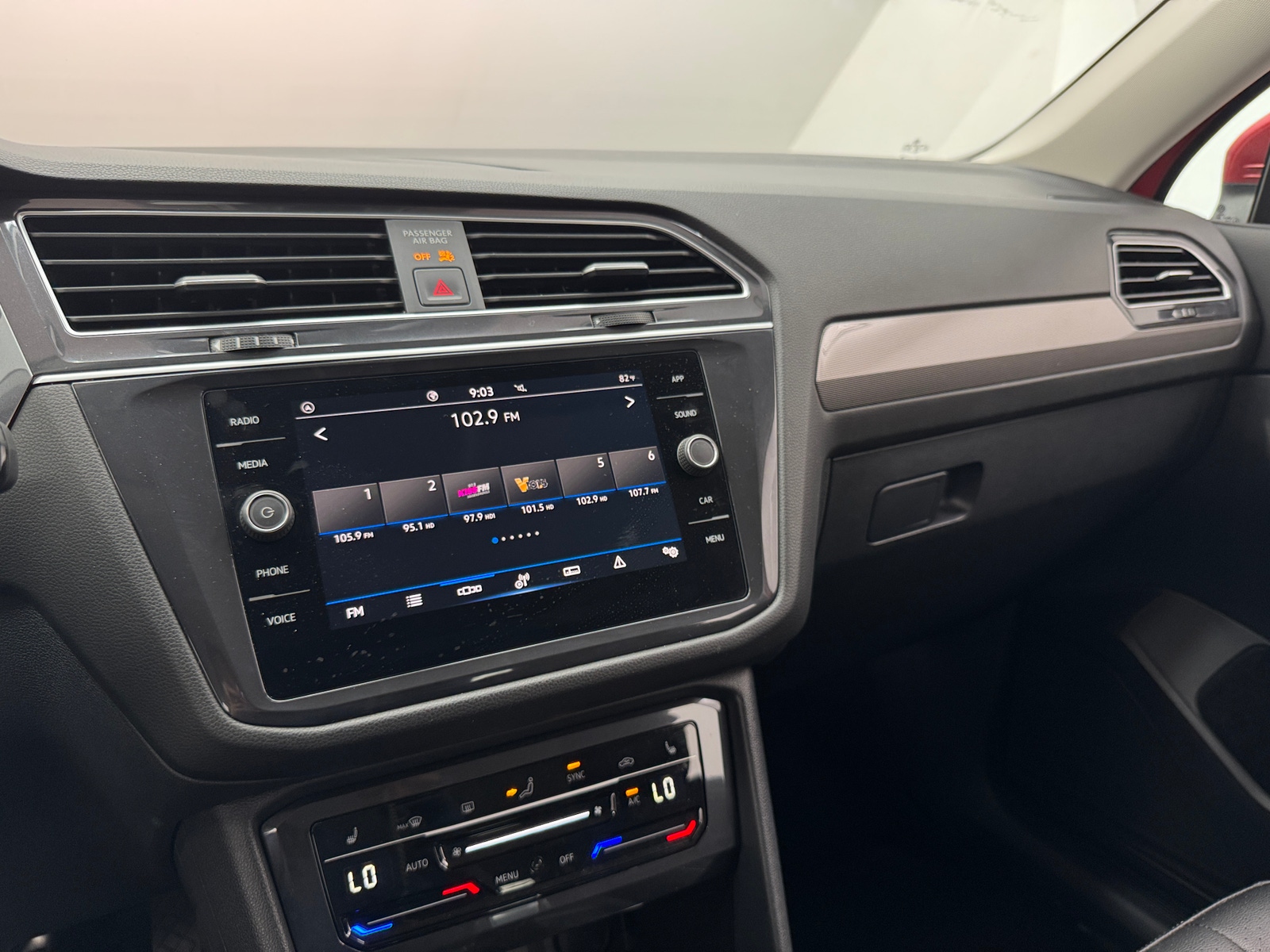 Thumbnail: 2024 Volkswagen Tiguan - 3