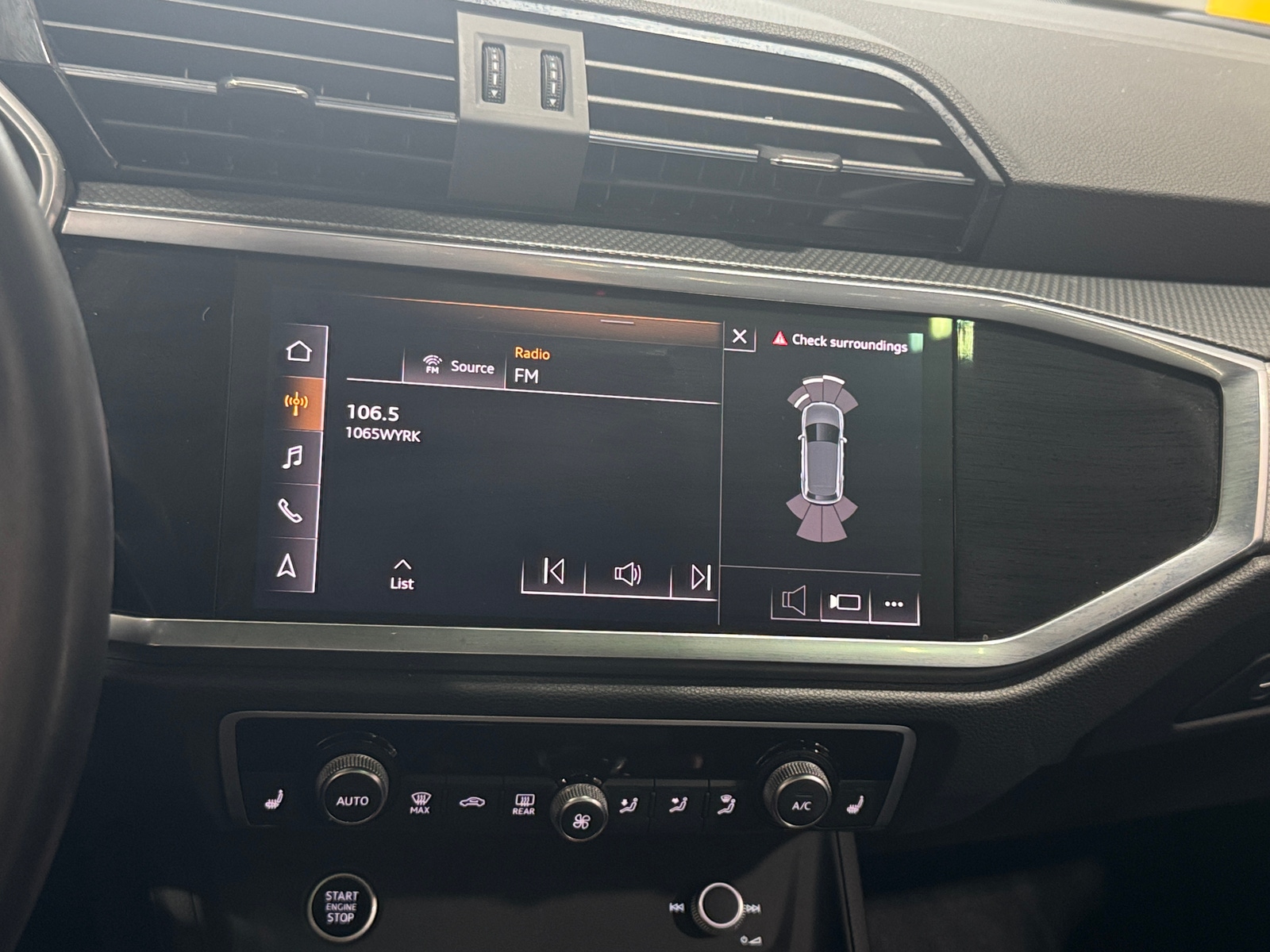 Thumbnail: 2022 Audi Q3 - 3